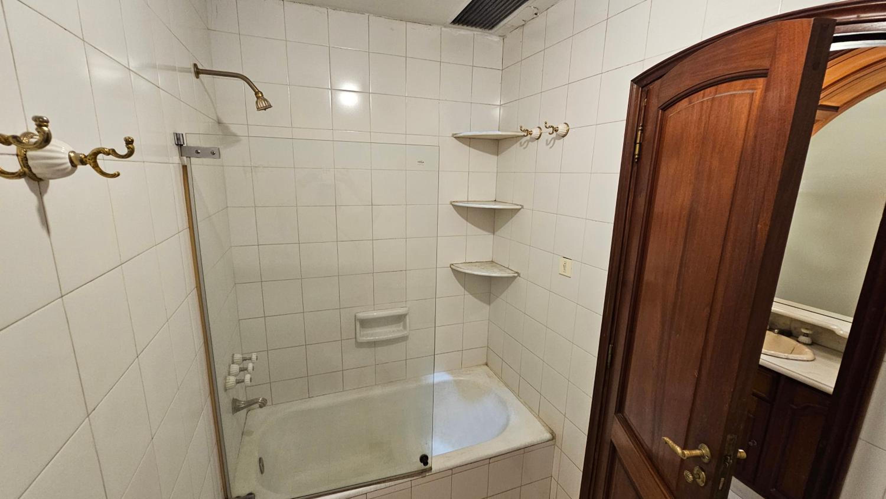 Valhalla Hostel & Suites