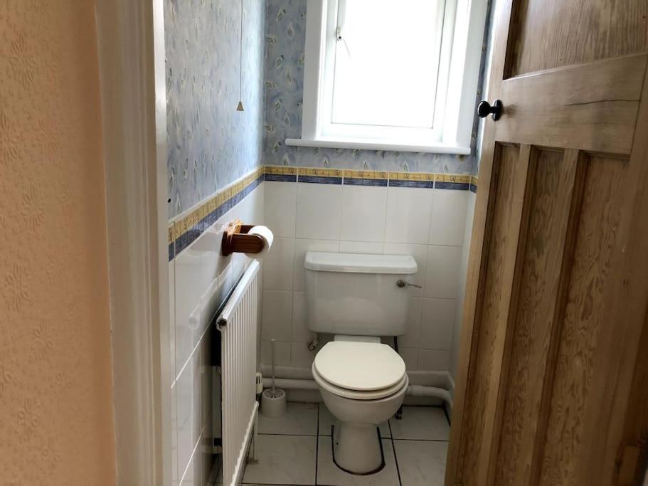 Family-friendly detached home in quiet road view 4