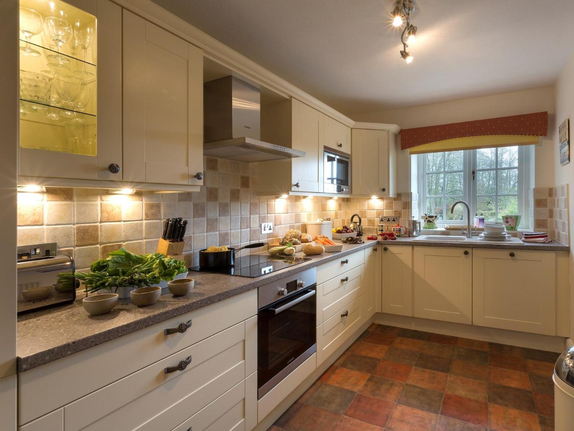 2 Bed in Nr Kendal oc-lcc35 view 2