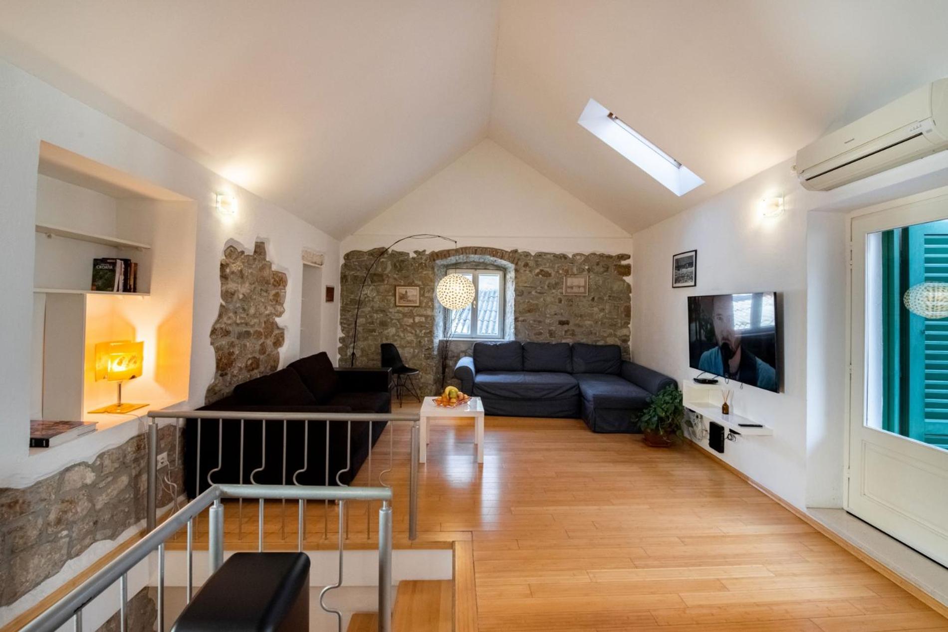 Duplex with terrace in the city centar view 3