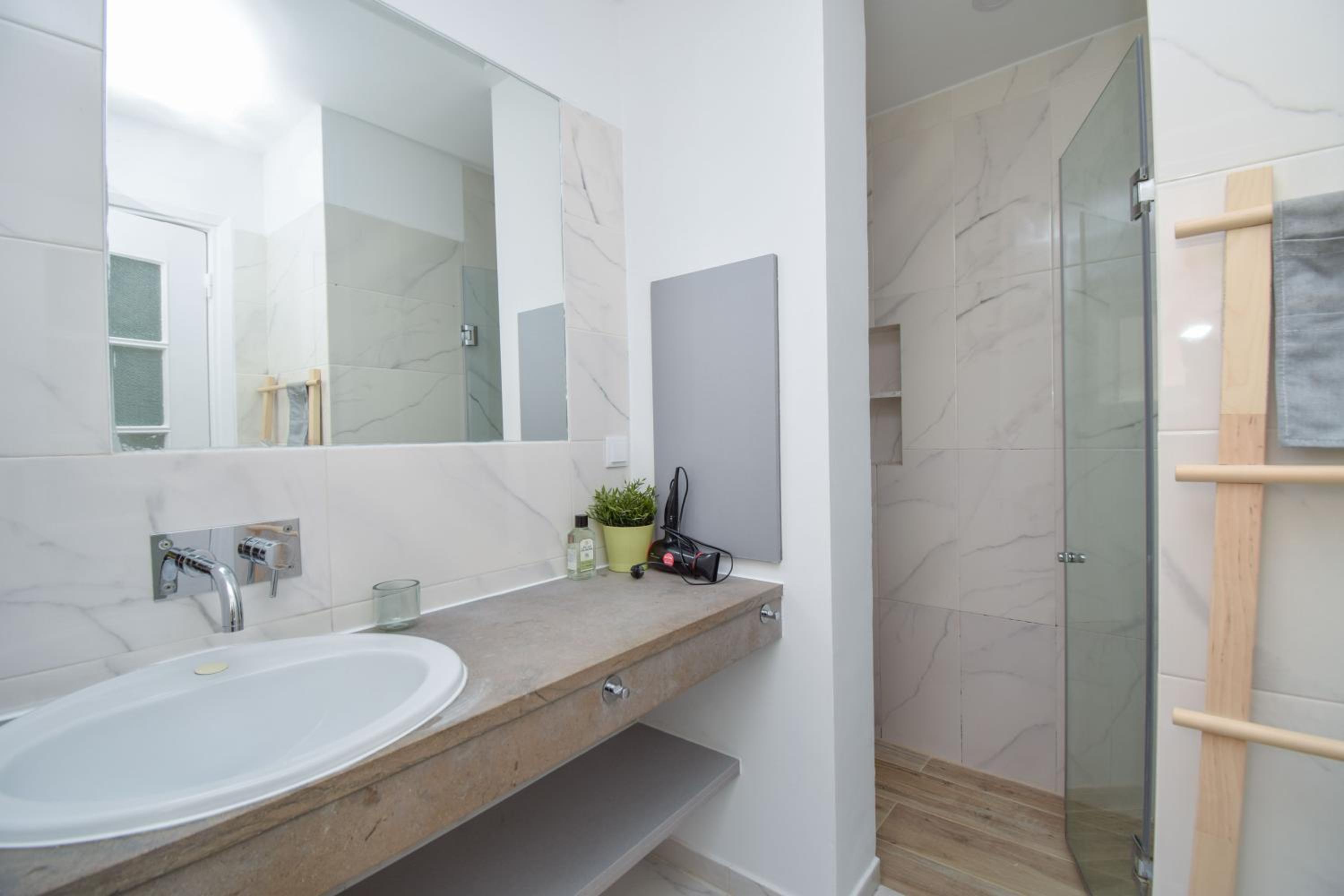 Charming Apartment near Metro