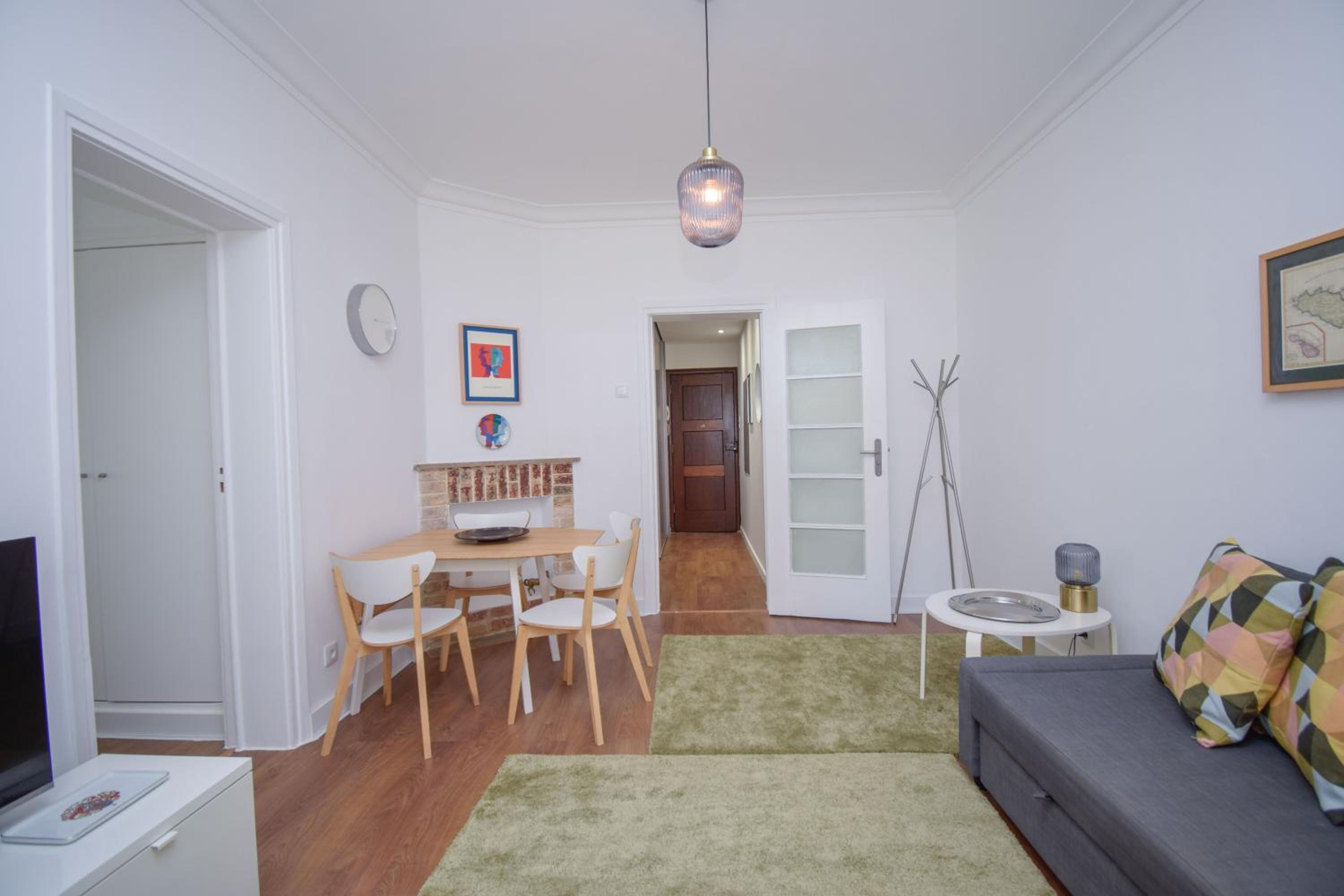 Charming Apartment near Metro