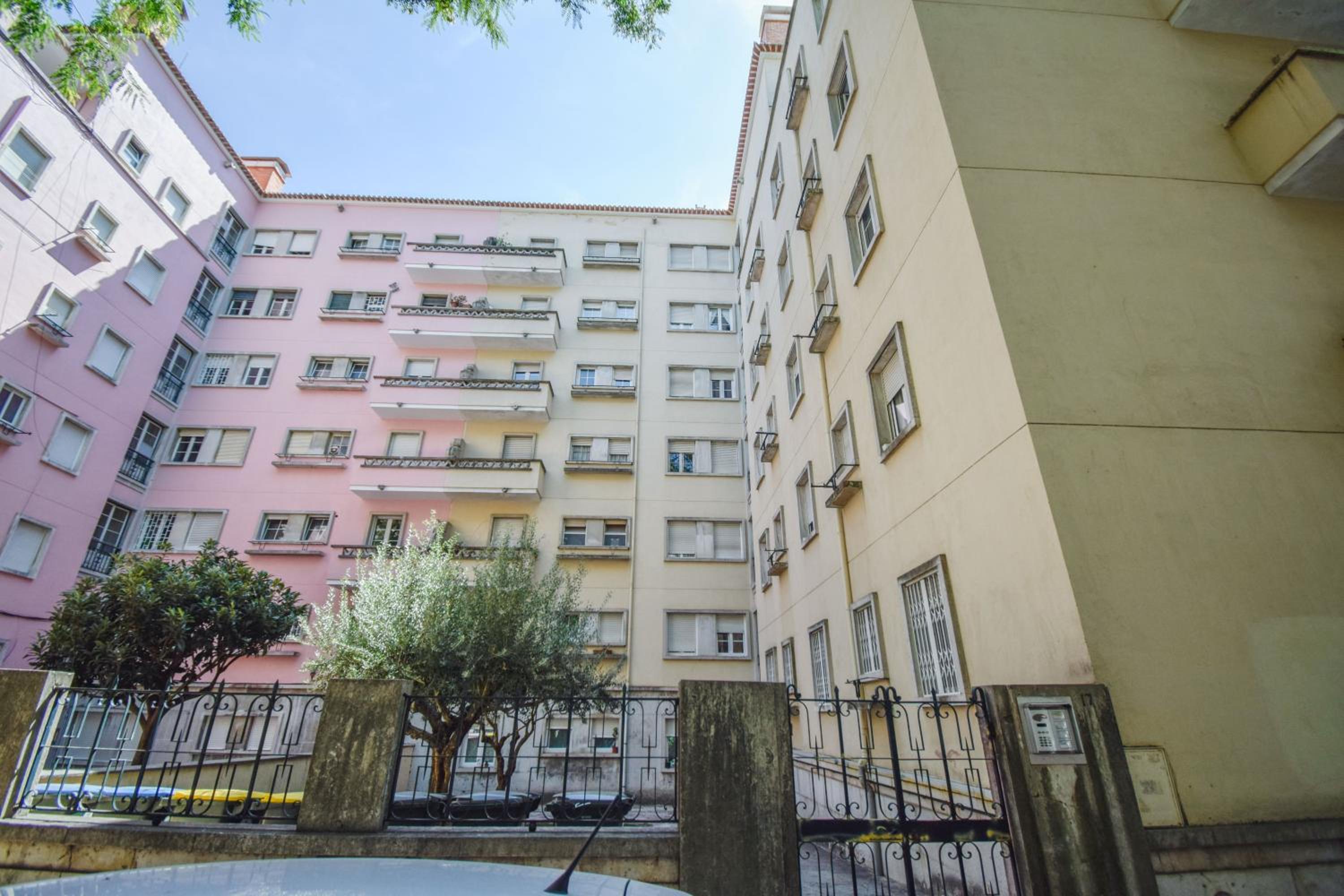 Charming Apartment near Metro