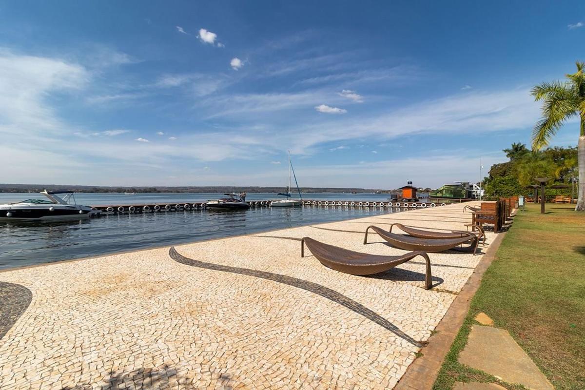 Apt facing Lake Paranoá - CLR314