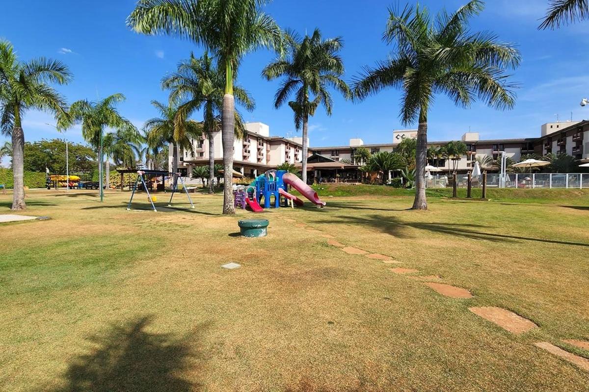 Apt facing Lake Paranoá - CLR314