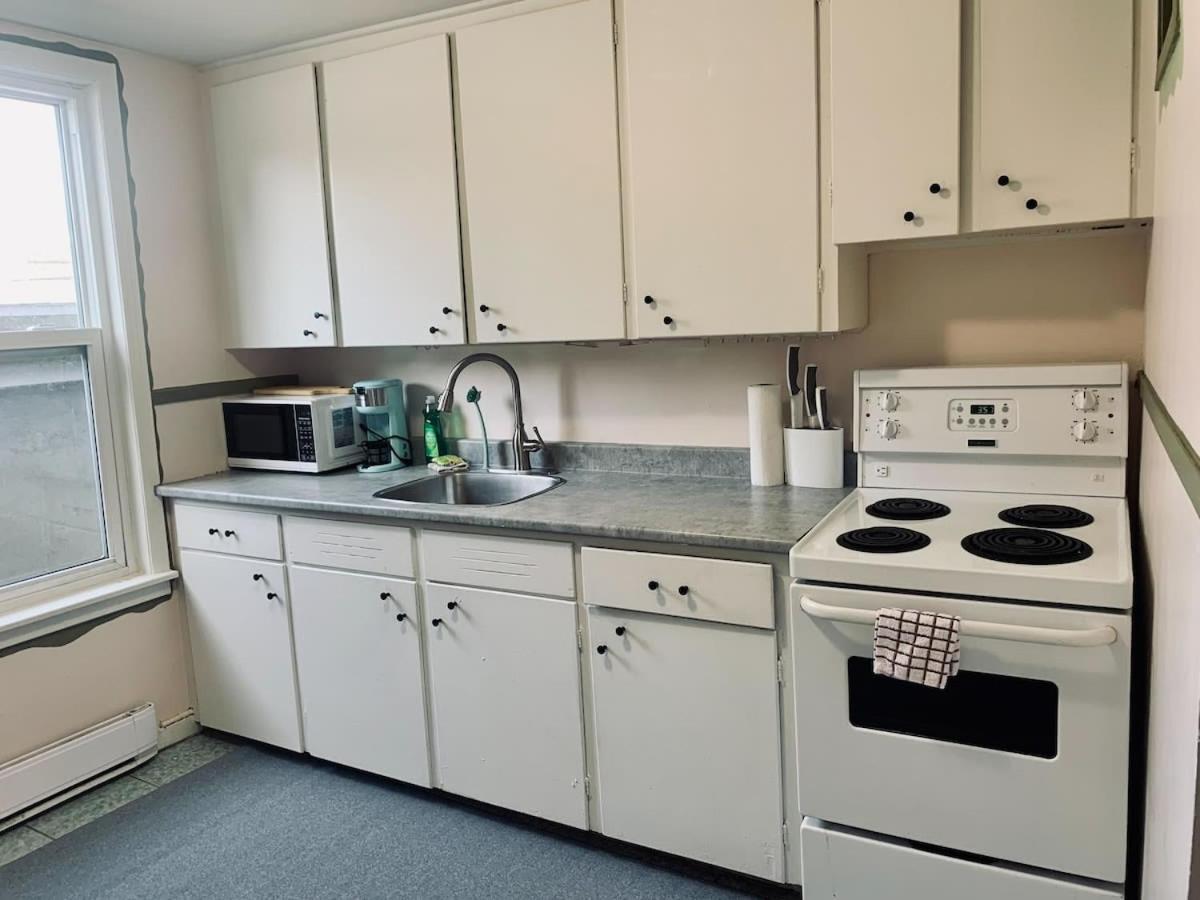 Comfortable Apt #4 with Office Space