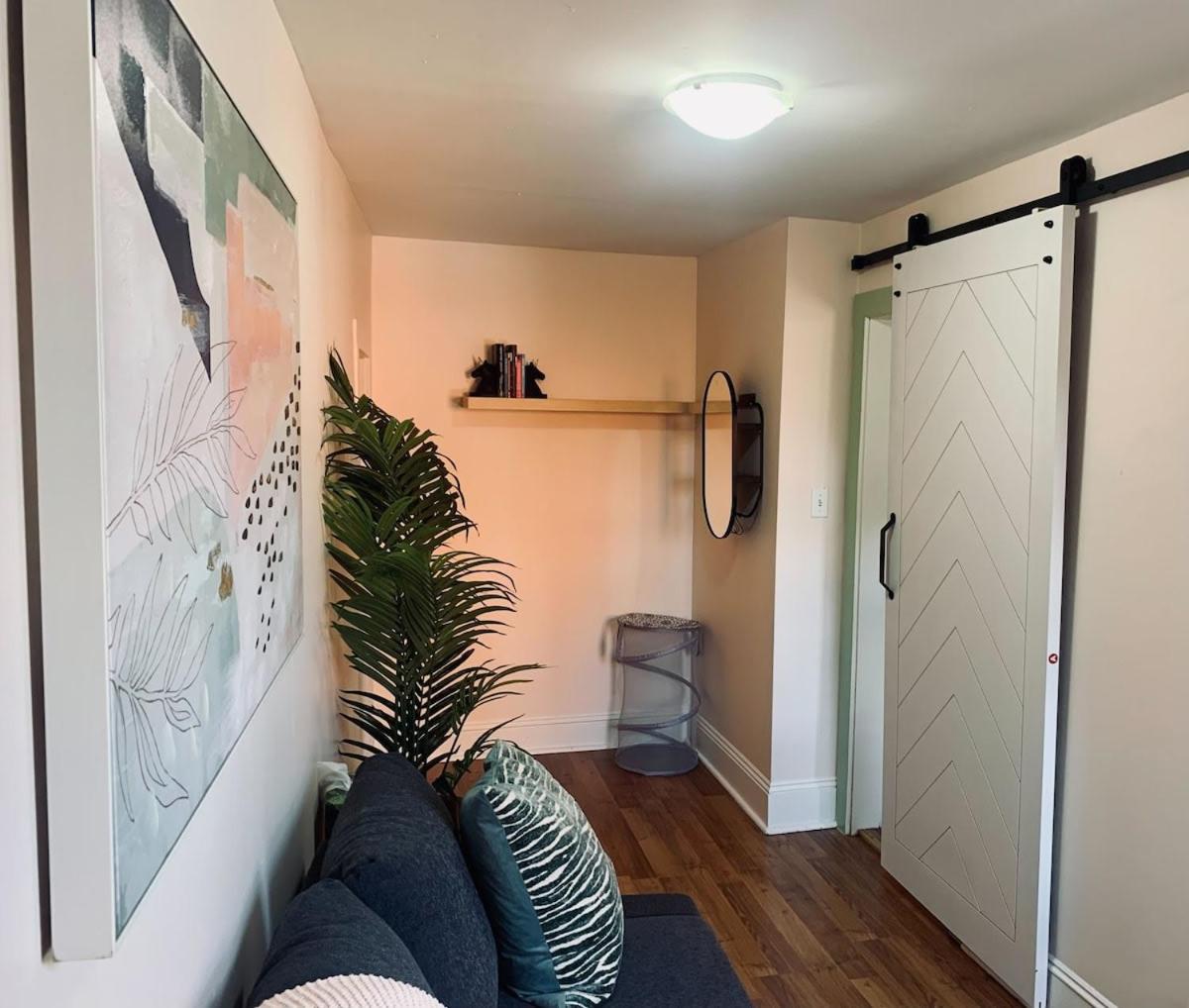 Comfortable Apt #4 with Office Space