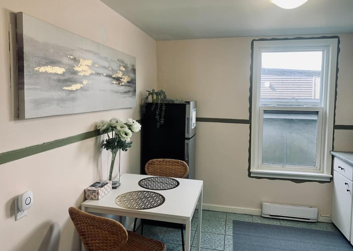 Comfortable Apt #4 with Office Space