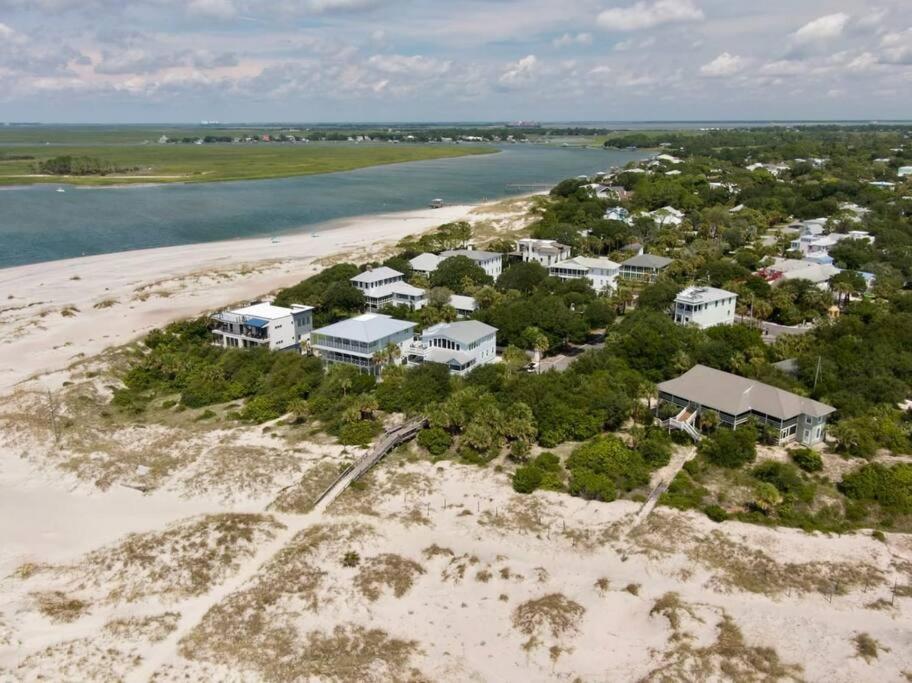 Luxury Beach Front Home: Breath Taking Views view 3