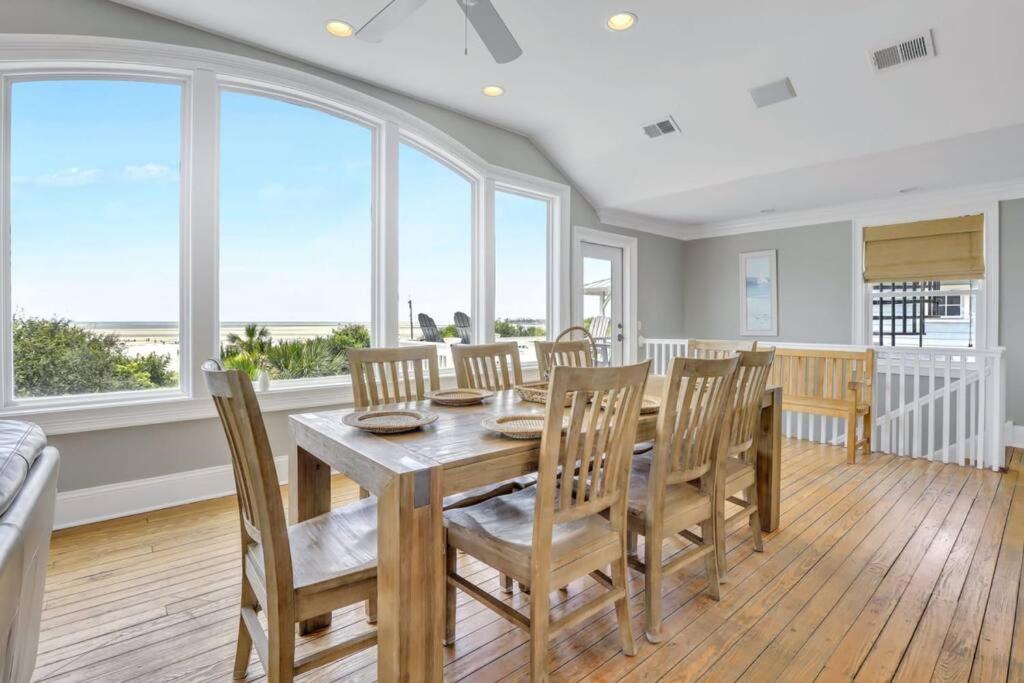 Luxury Beach Front Home: Breath Taking Views view 4