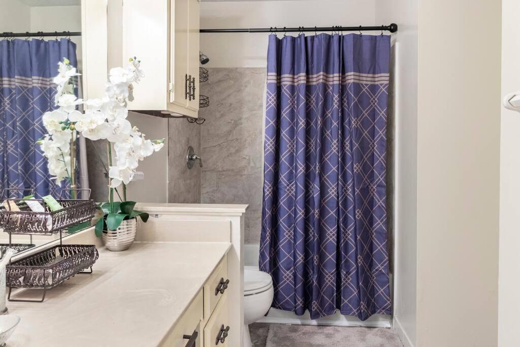 Trendy 2BR 2BA Oasis W/ Loft, Home Away From Home! view 5