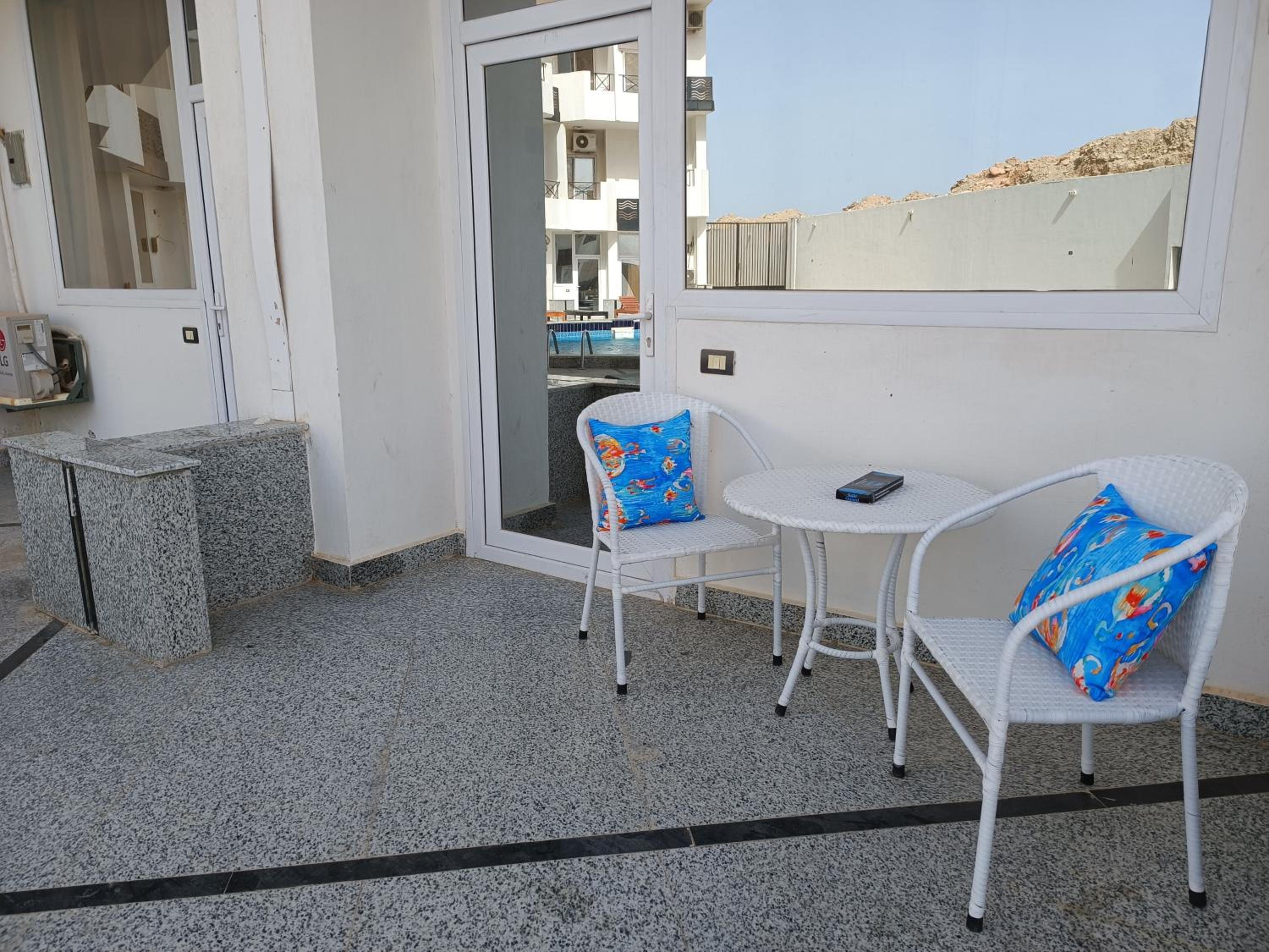 Hotel Pool View Studio With Terrace