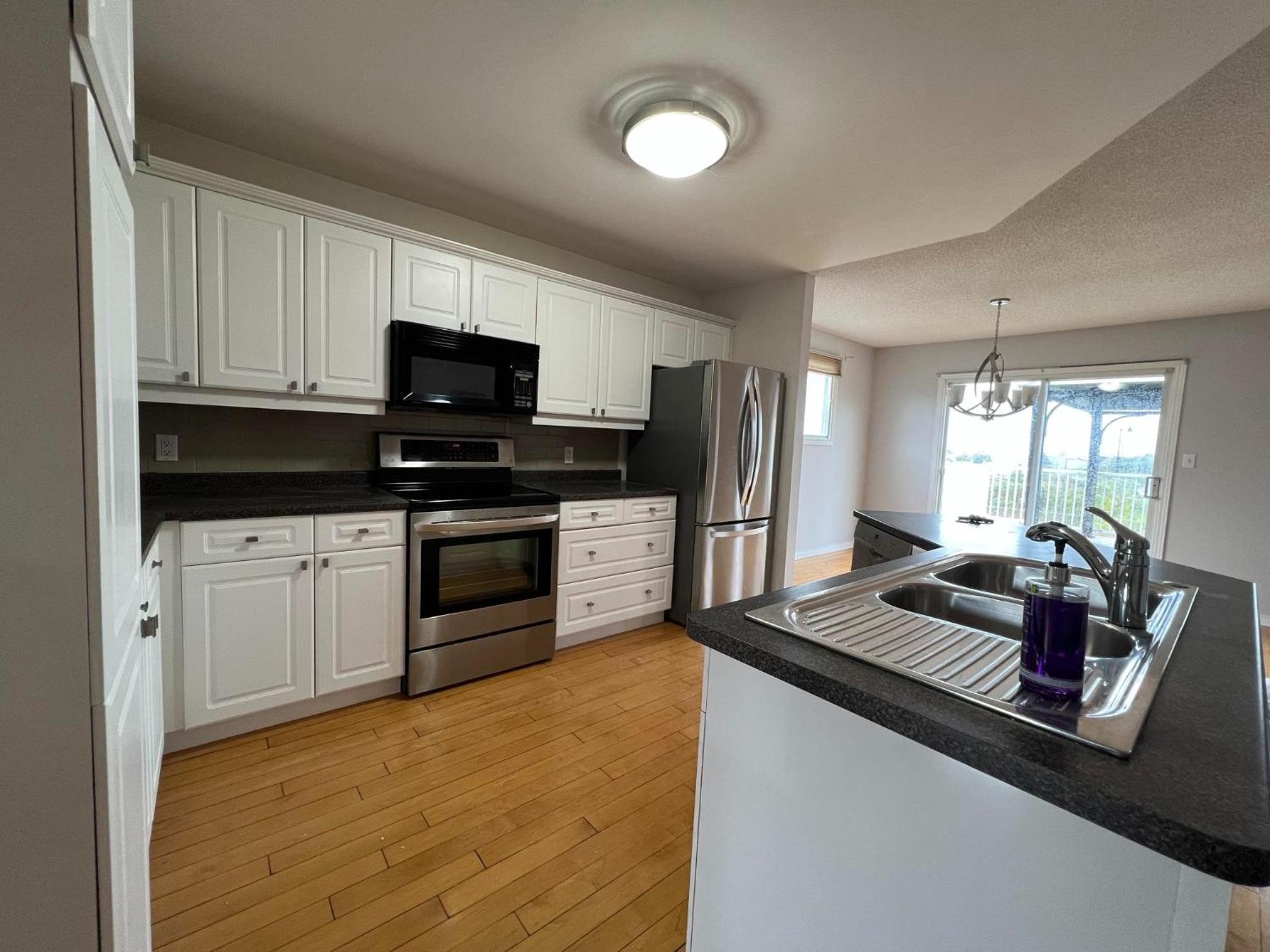 Arbour Ridge Vacation Home - Trail View! 5 bedrooms, 8 beds