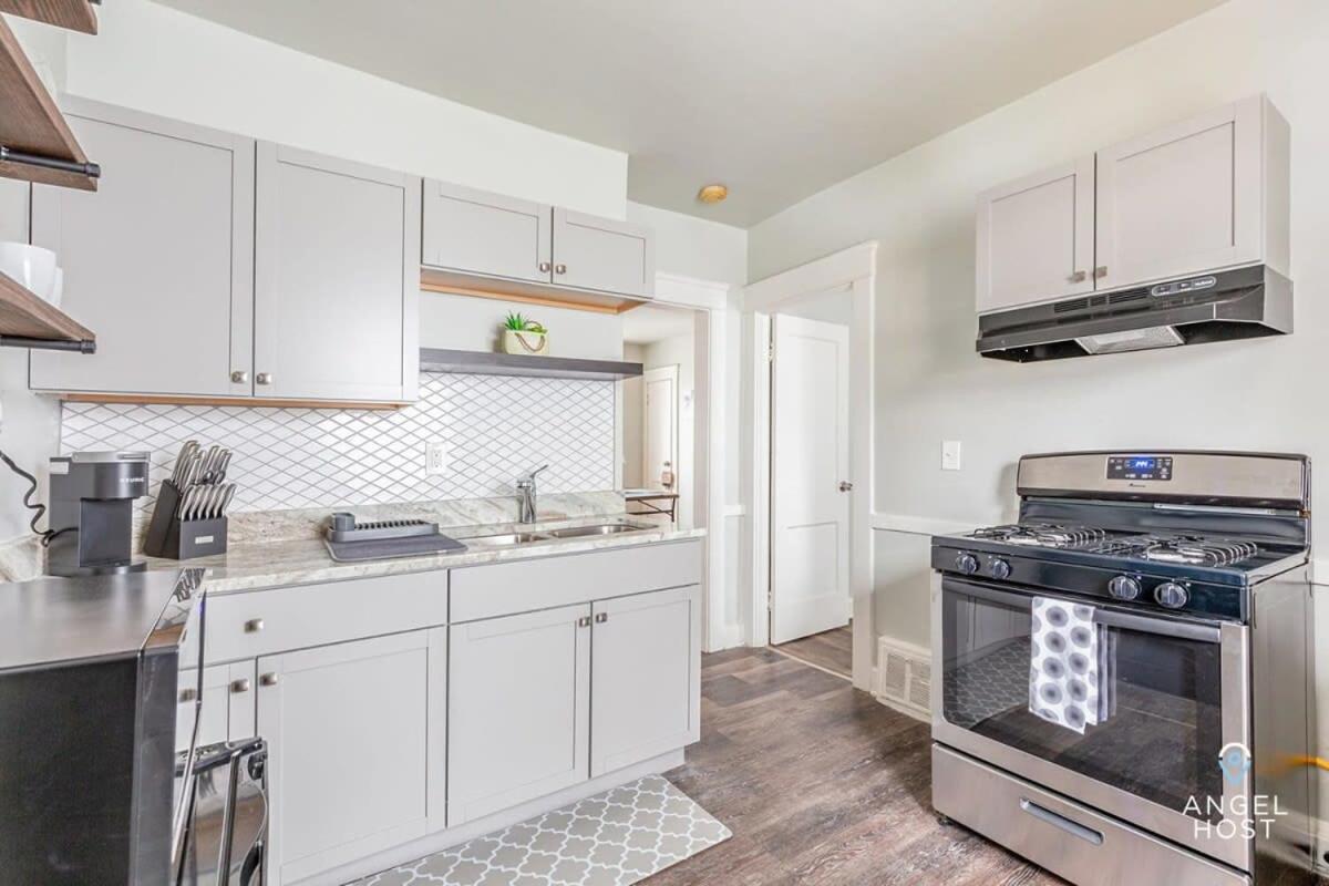 Newly Remodeled Apt, South Hills Old Brooklyn Area view 3
