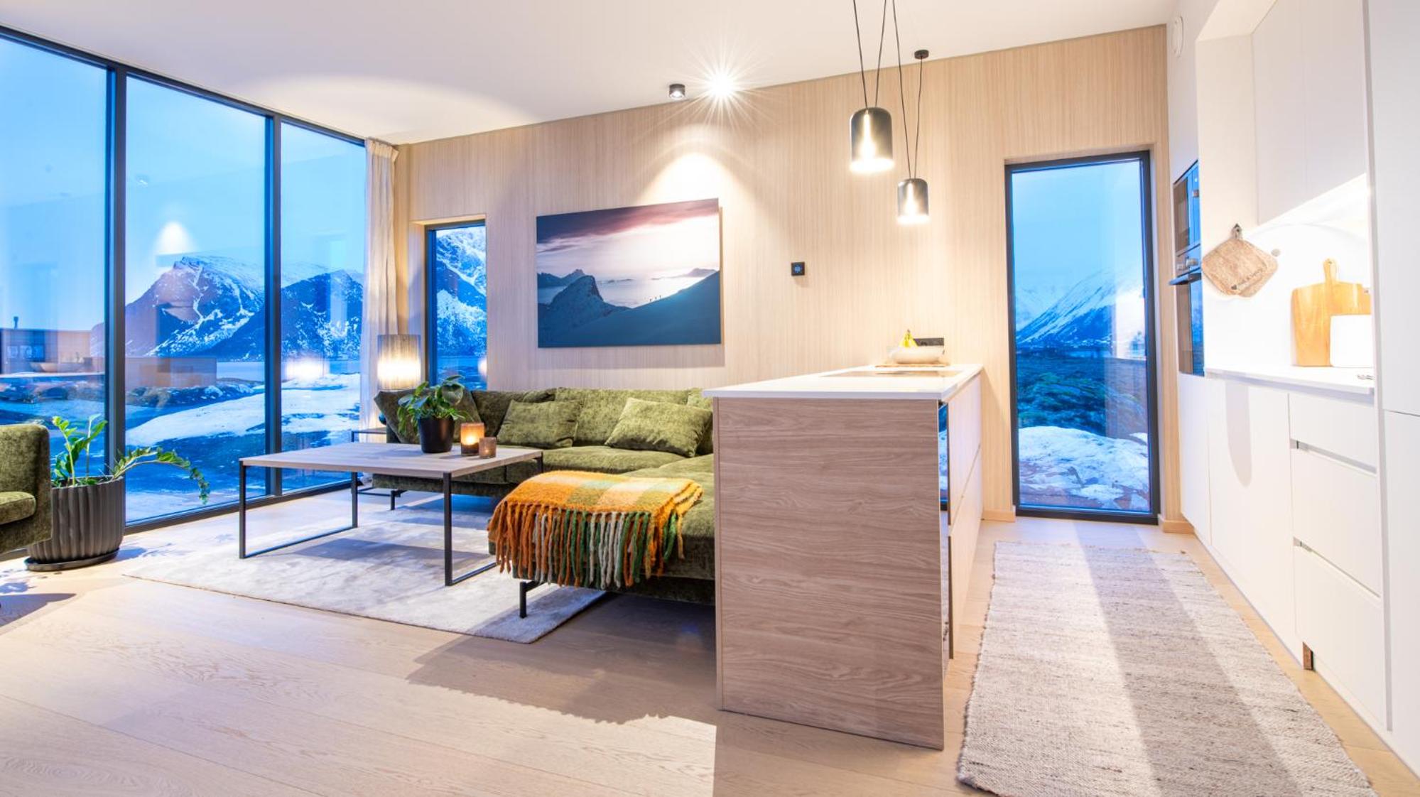 New luxury cabin near Henningsvær Lofoten view 3