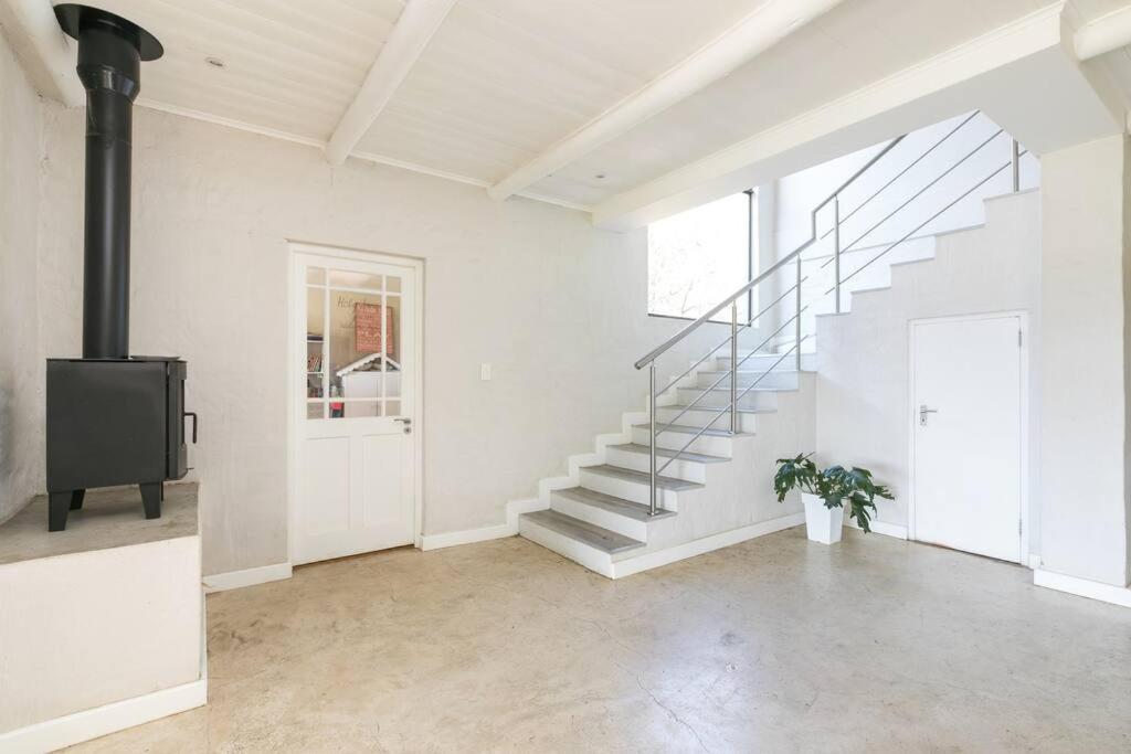 The Urban Farmhouse: Find Peace&Rest@the Farmhouse view 3
