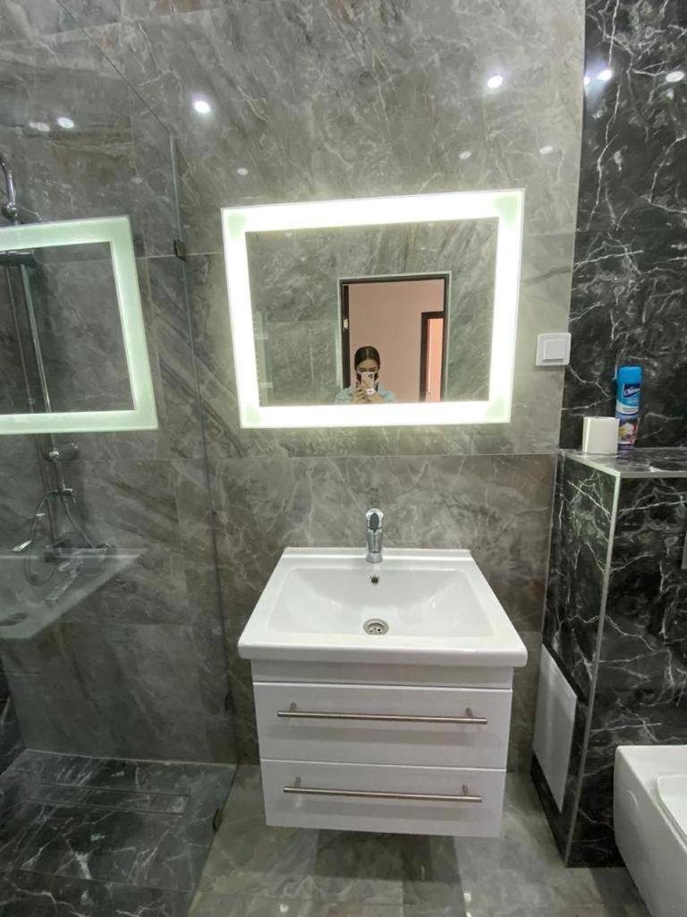 City Center, Deluxe 1Bedroom Apartment by Republic Square New Building