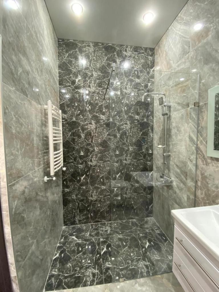 City Center, Deluxe 1Bedroom Apartment by Republic Square New Building