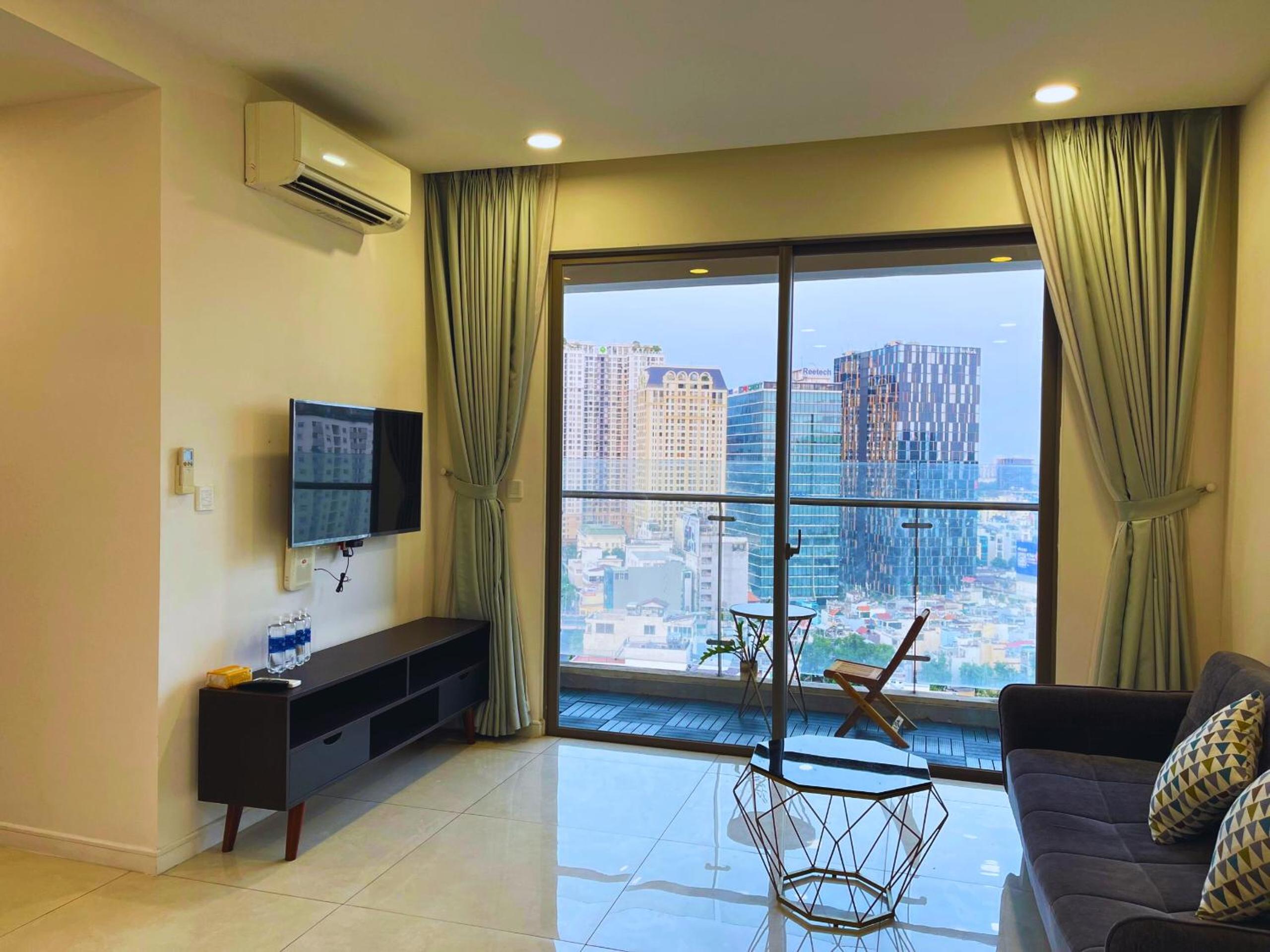 Pool View Central Midtown District 4 Millennium Apartment SaiGon Riverside
