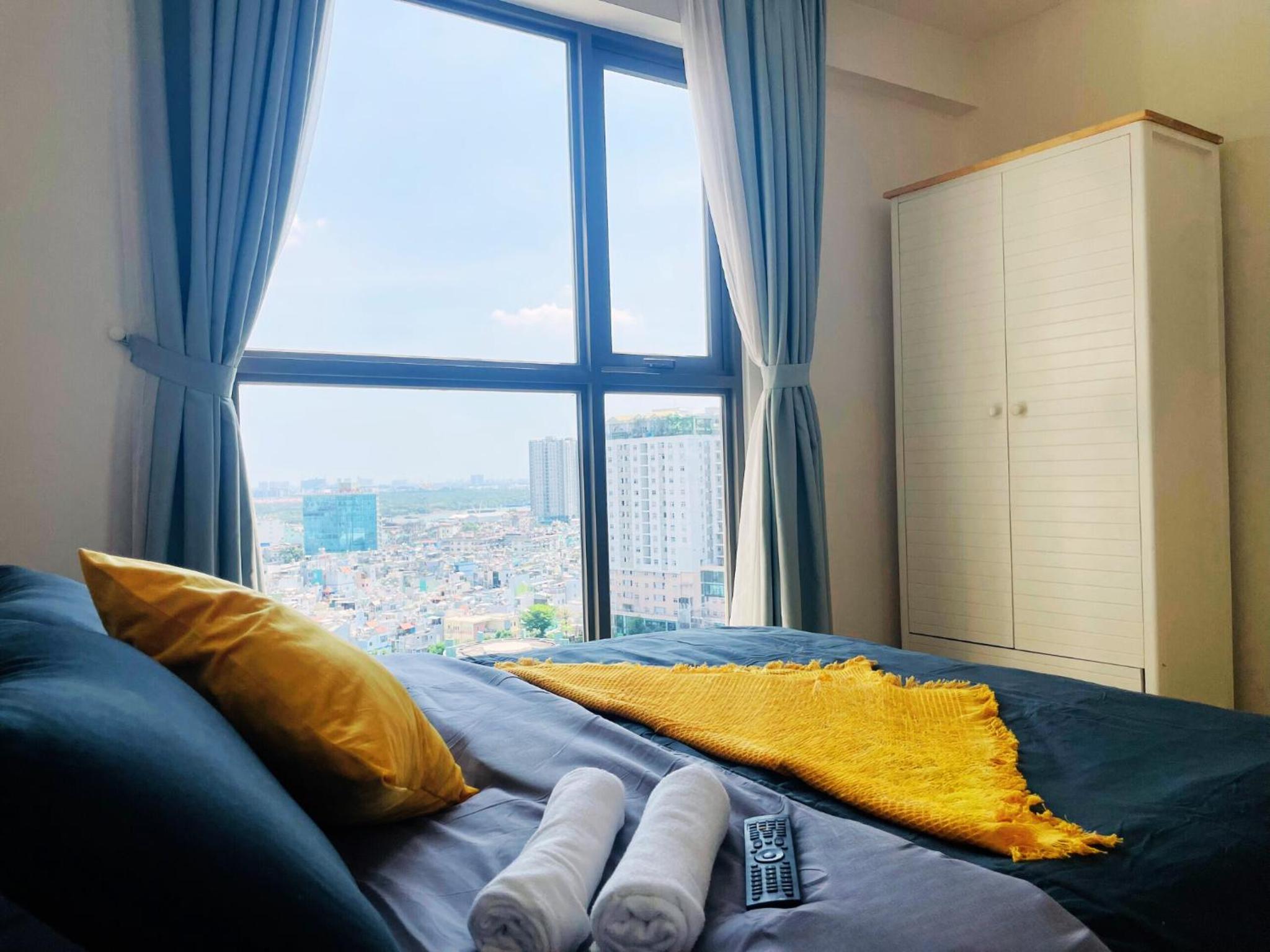 Pool View Central Midtown District 4 Millennium Apartment SaiGon Riverside