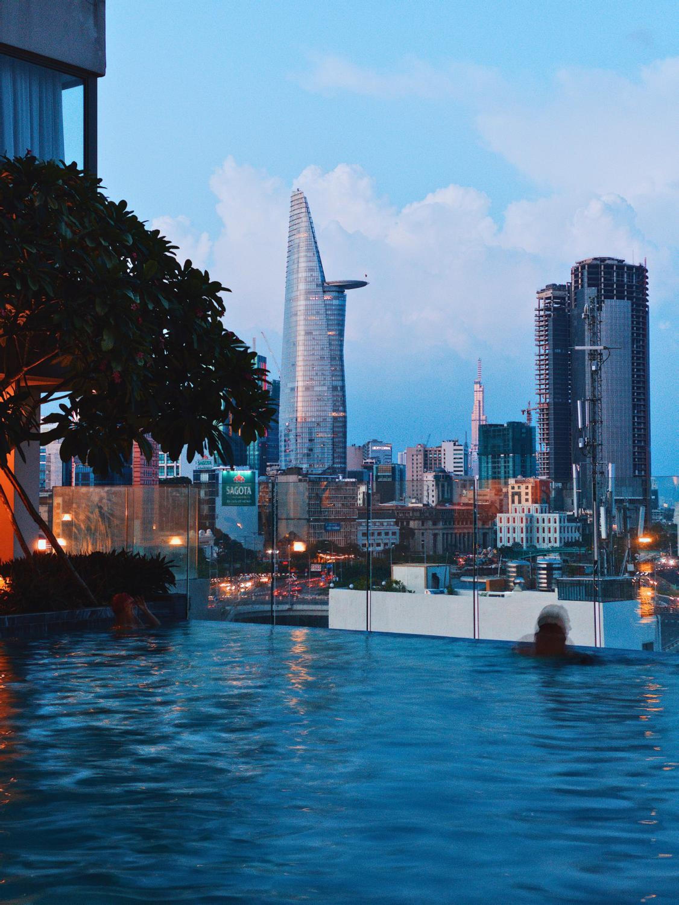 Pool View Central Midtown District 4 Millennium Apartment SaiGon Riverside
