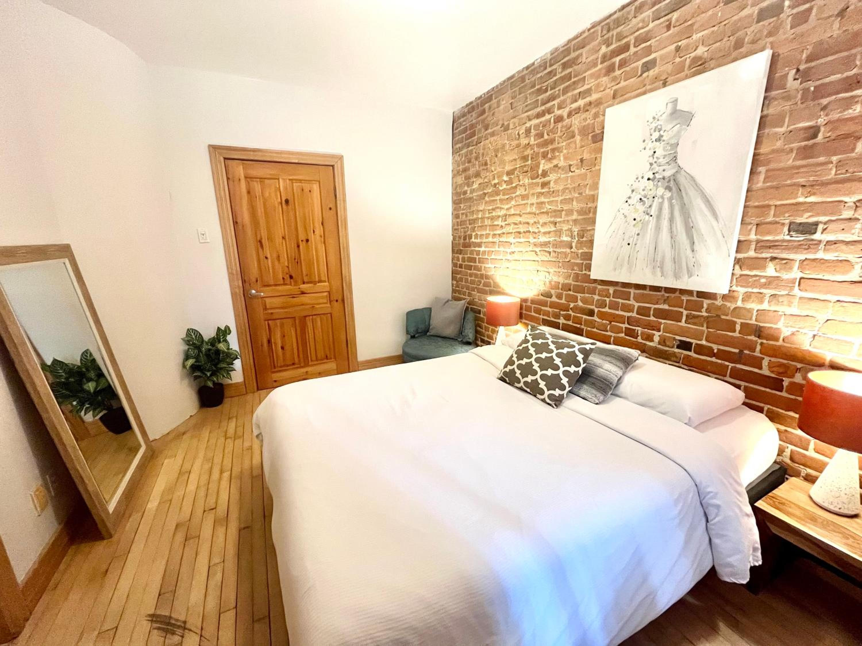 MTLVacationRentals - The City Chalet