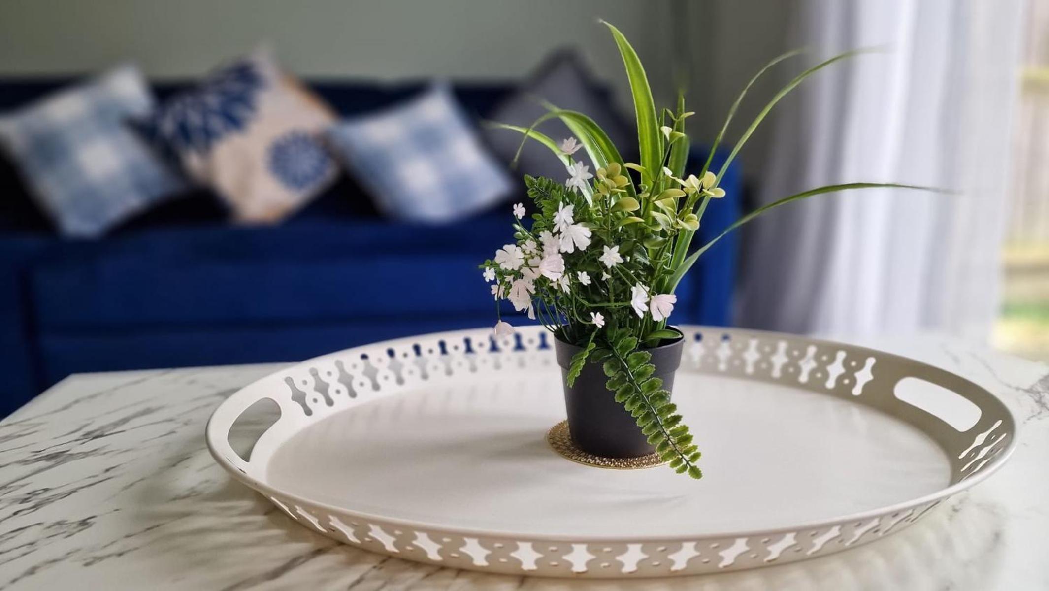Margam's Alvington House for Business Travellers, Relocator or Families with FREE Parking, High Speed Internet and fully equipped kitchen view 4