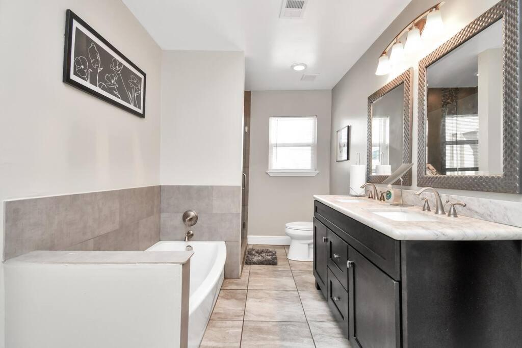 Family Friendly - Spacious - Near NRG Med Center view 2
