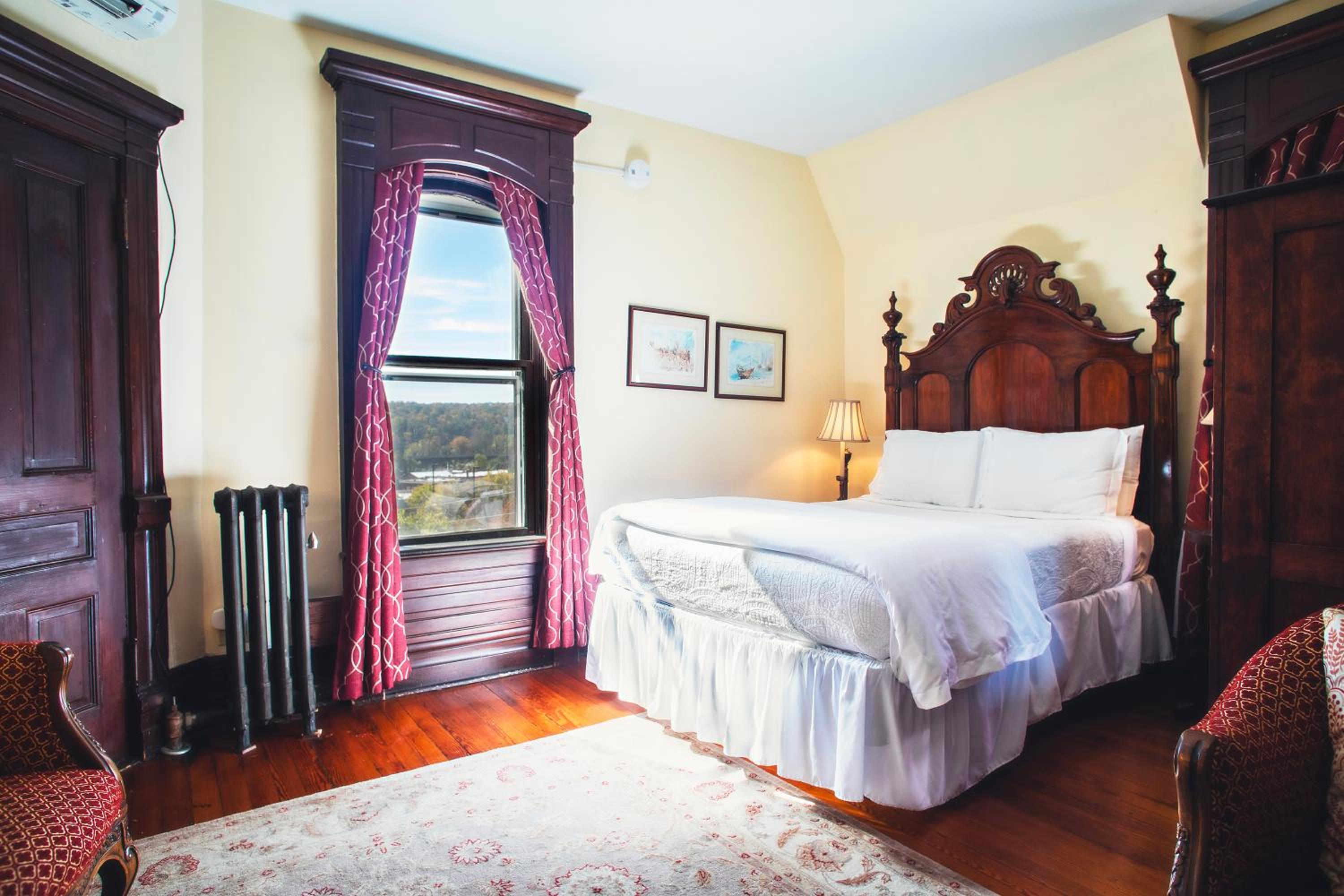 Cedar Crest Inn