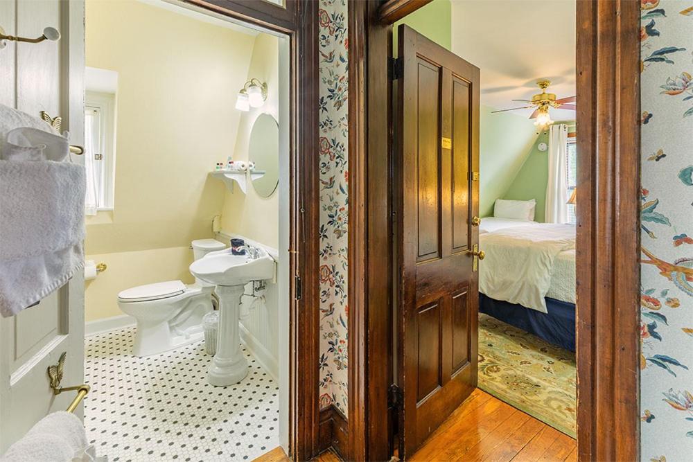 Cedar Crest Inn