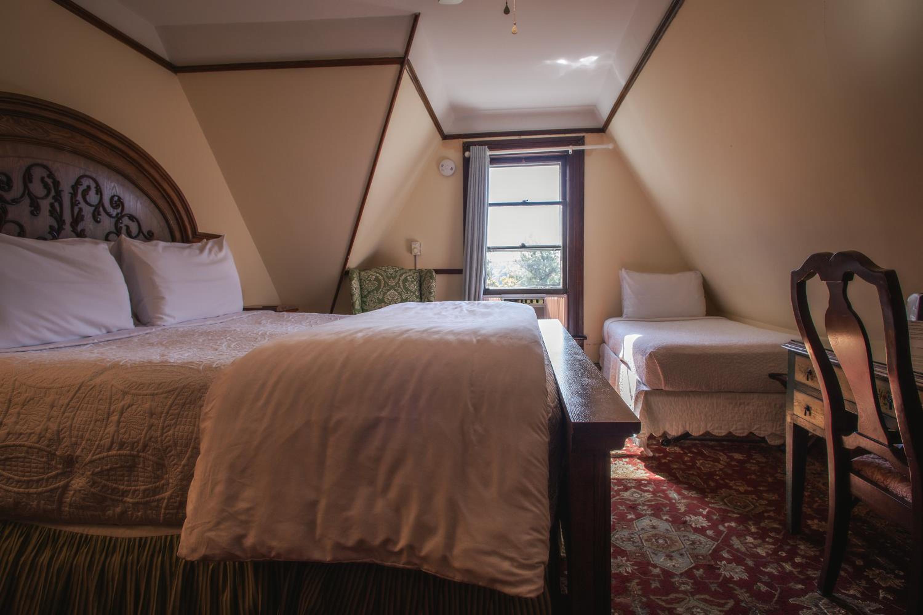 Cedar Crest Inn