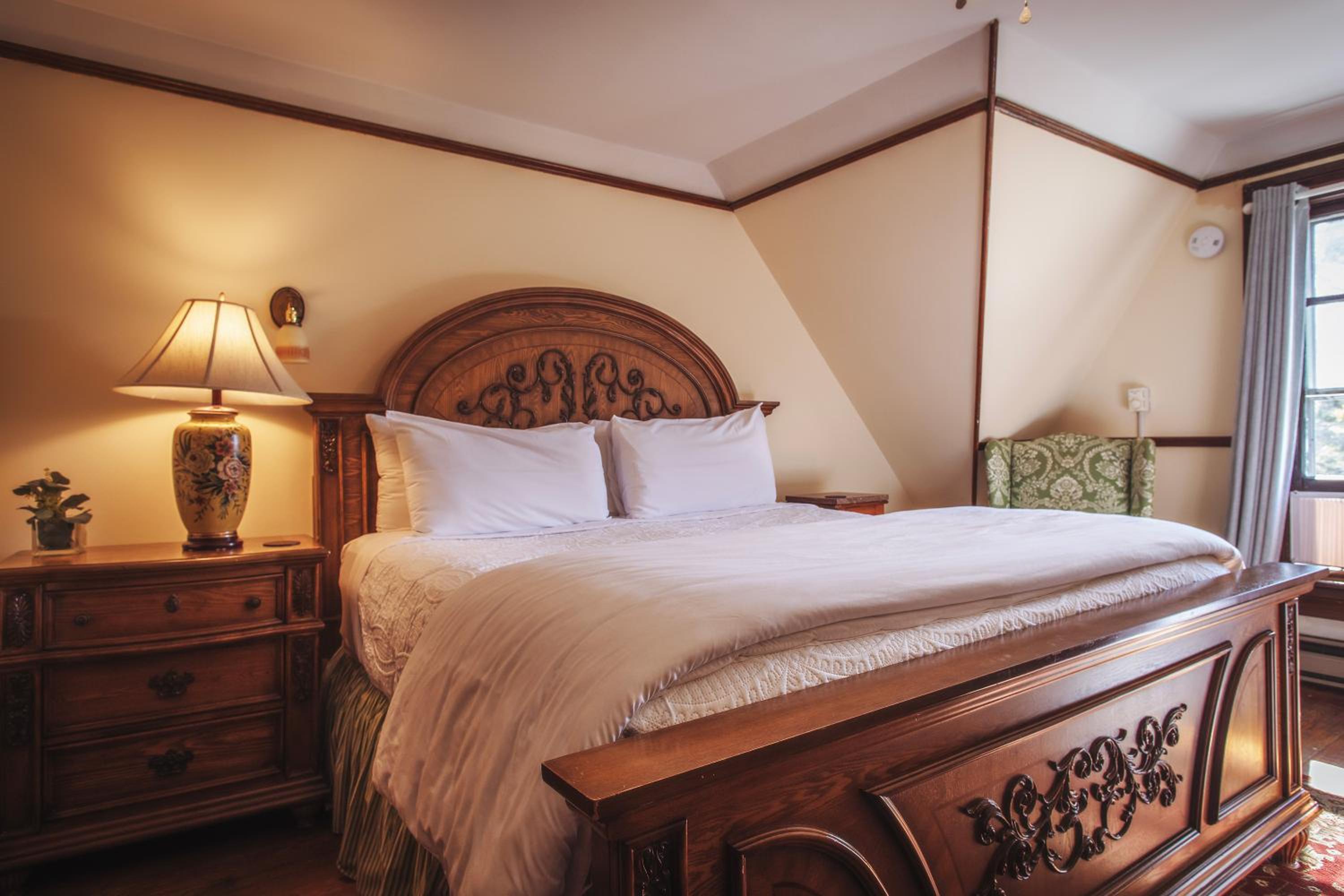 Cedar Crest Inn