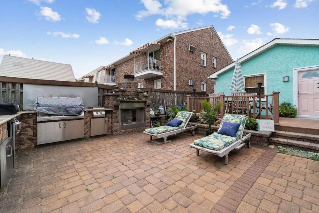 Margate Home with Large Outdoor Kitchen