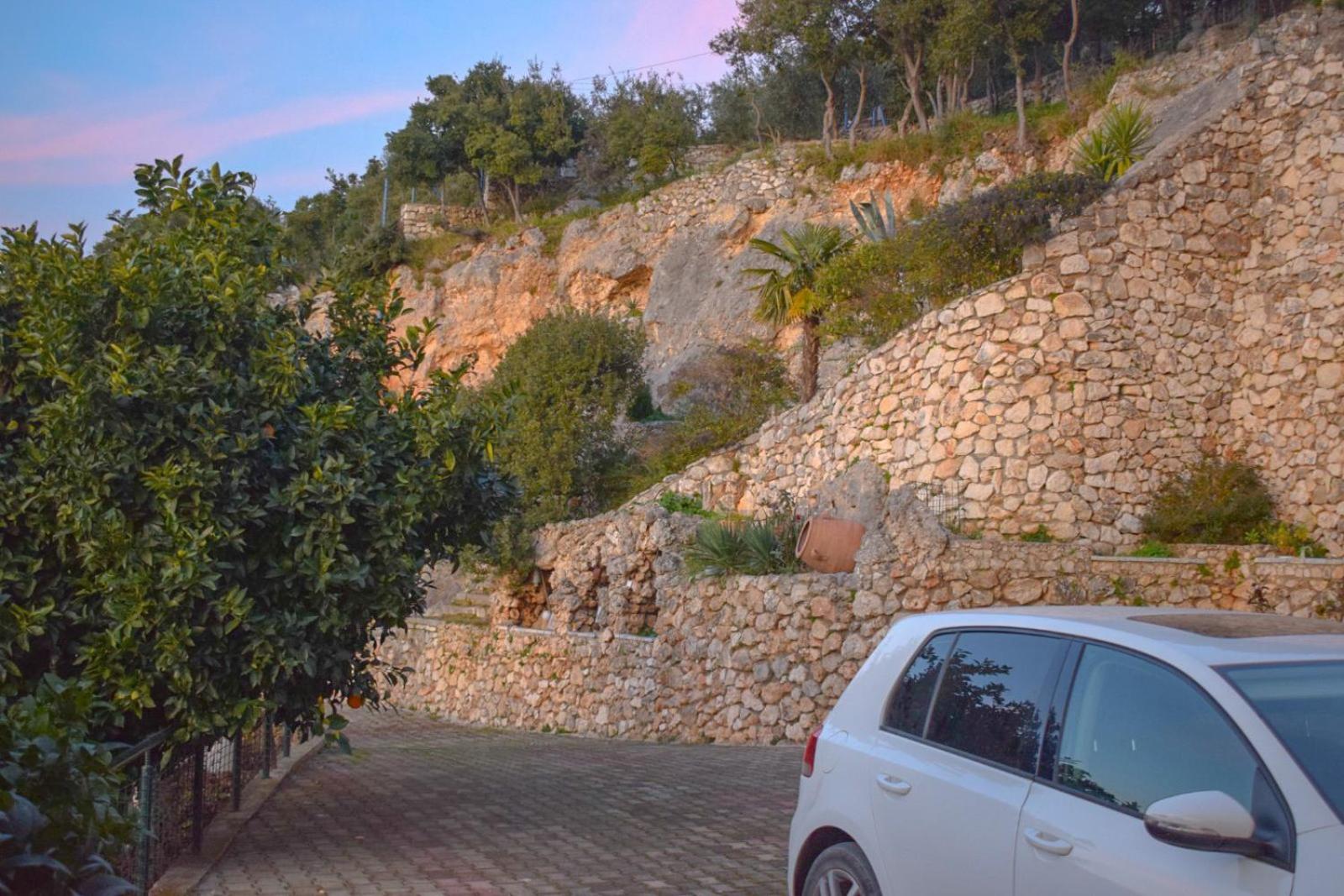 Vila Merkuri - 3-Storey Villa with Sea View