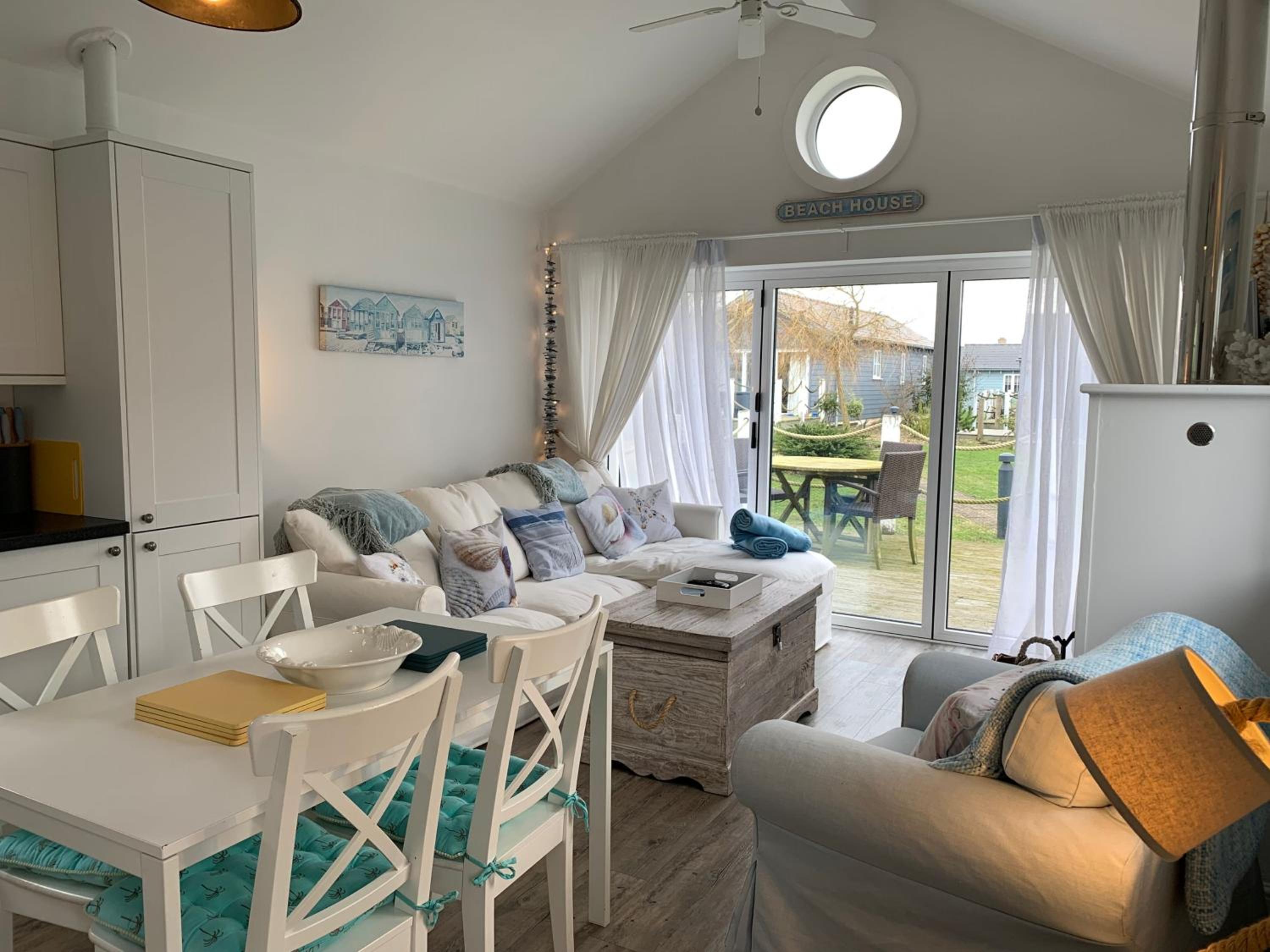 Sand Dollar, The Bay, 2 bedrooms with ensuites, parking for 2 cars, 2 small dogs welcome view 2