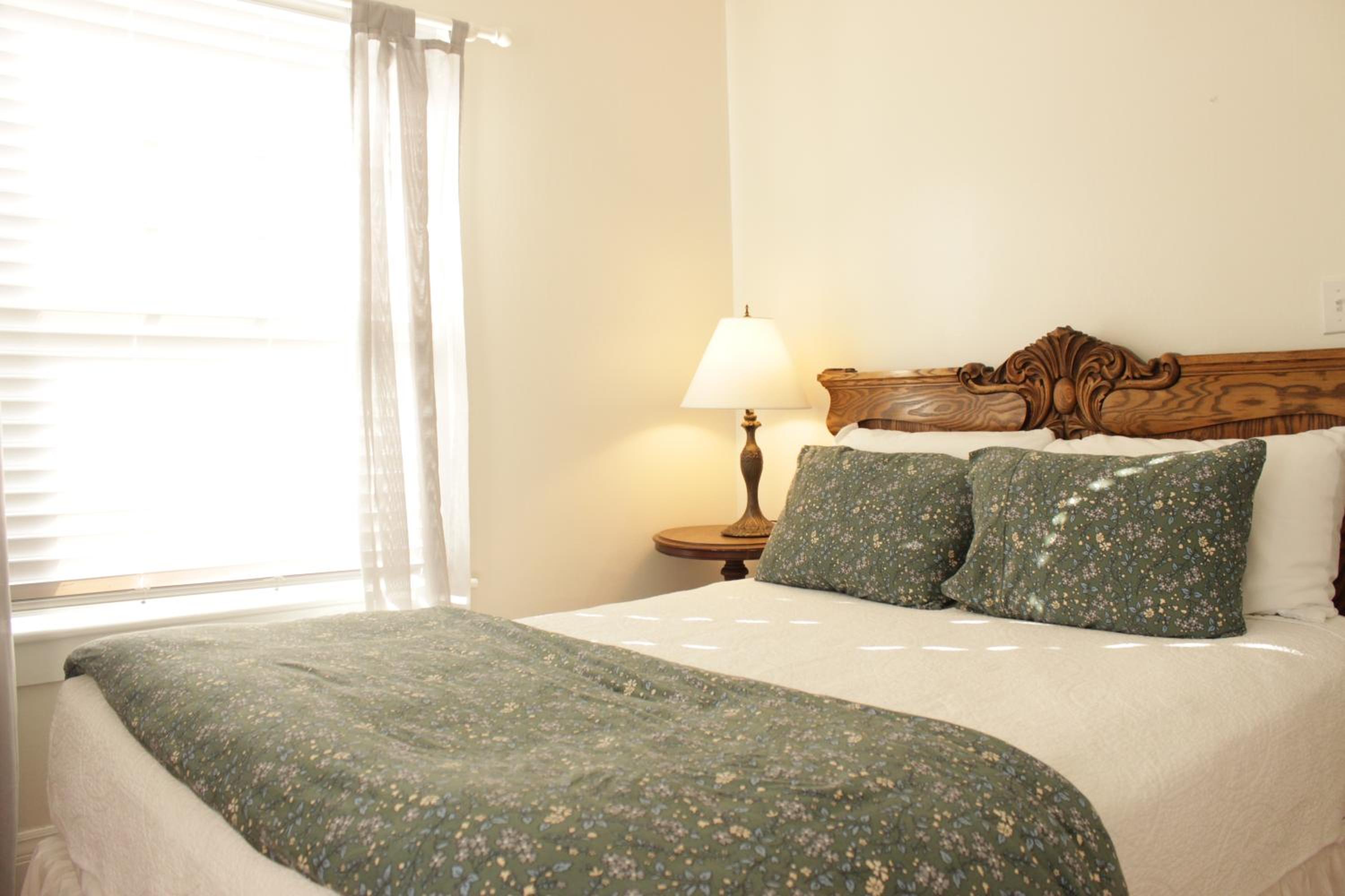 Cedar Crest Inn
