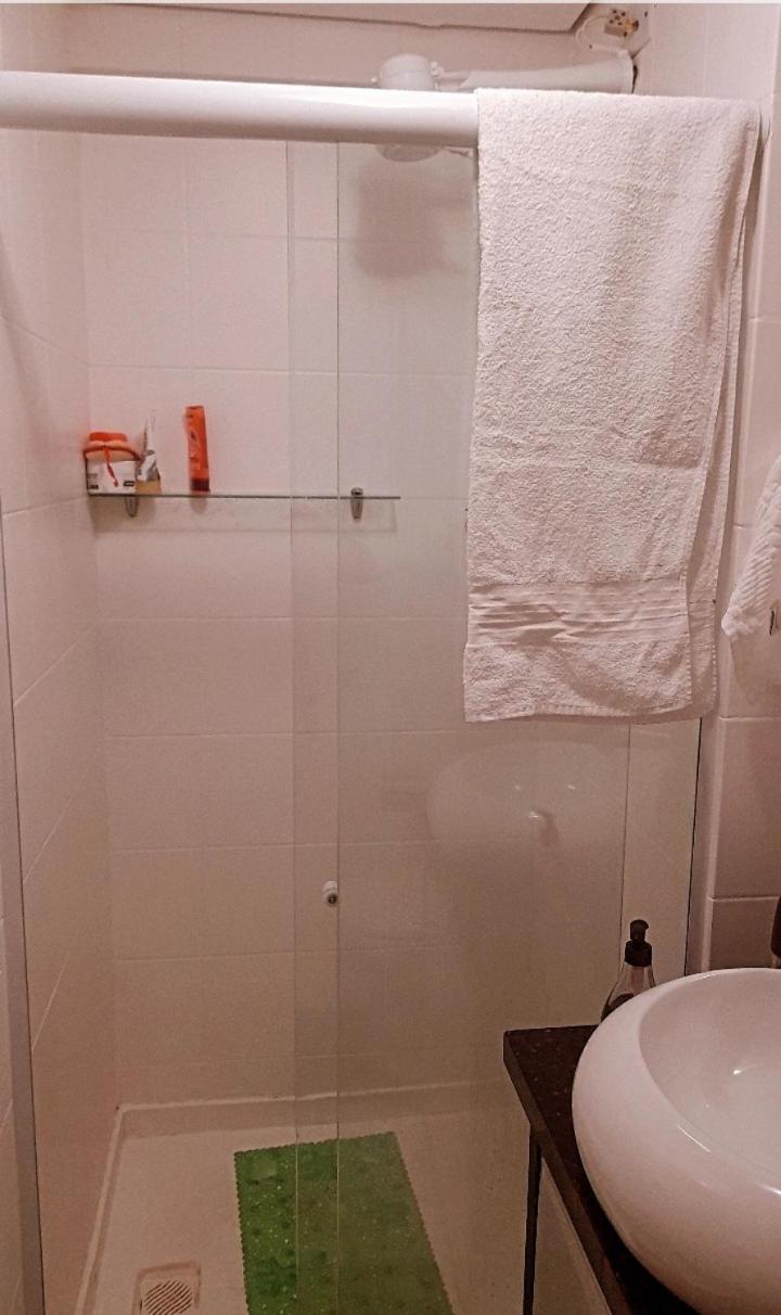 Apartamento compartilhado comigo mais 2 felinos