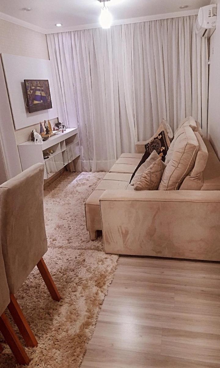 Apartamento compartilhado comigo mais 2 felinos