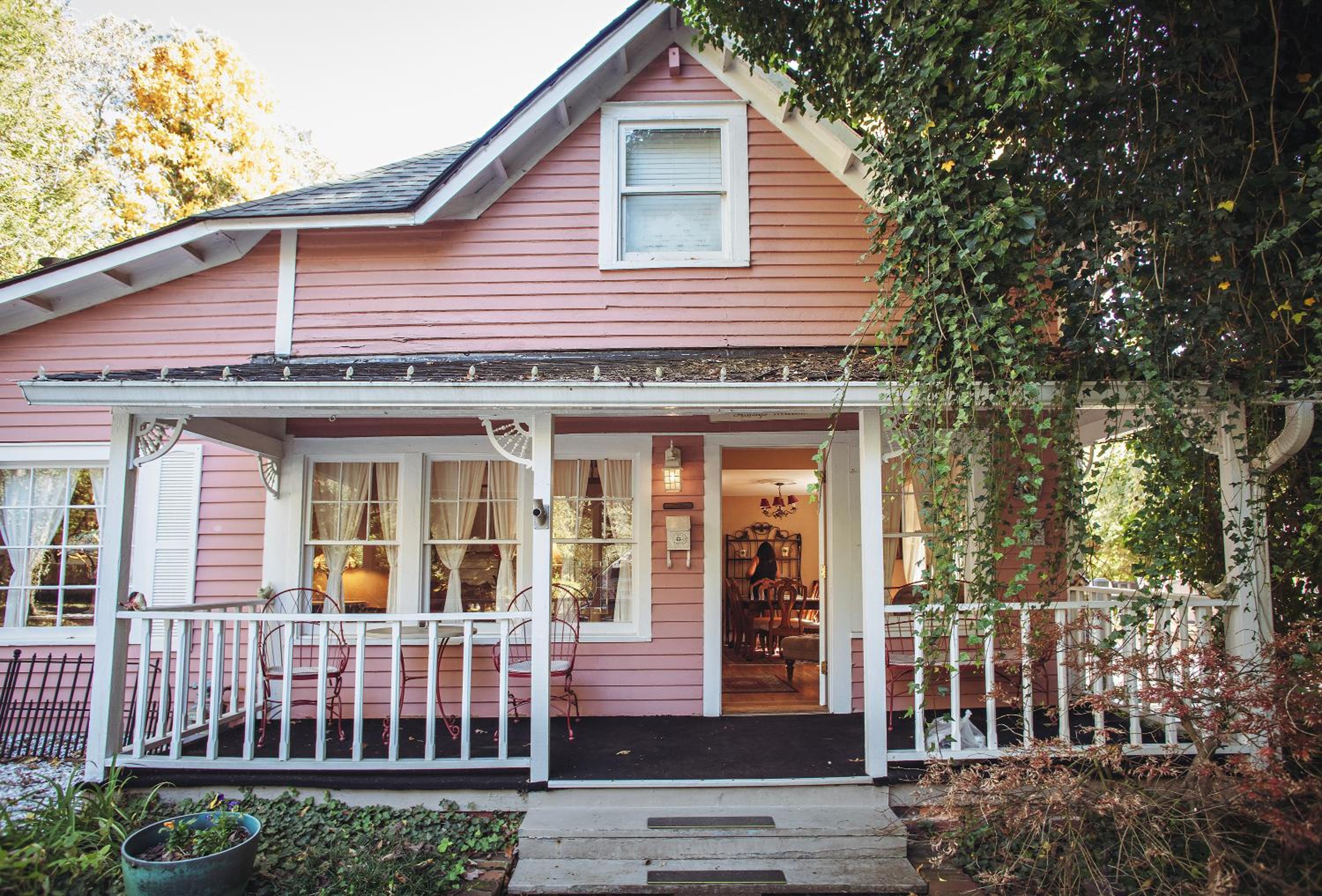 Cedar Crest Inn