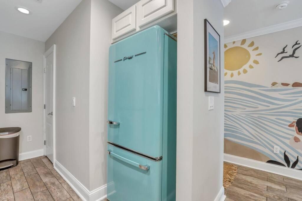 Beach Front Condo w/Pool, Restaurant, and Bar view 4