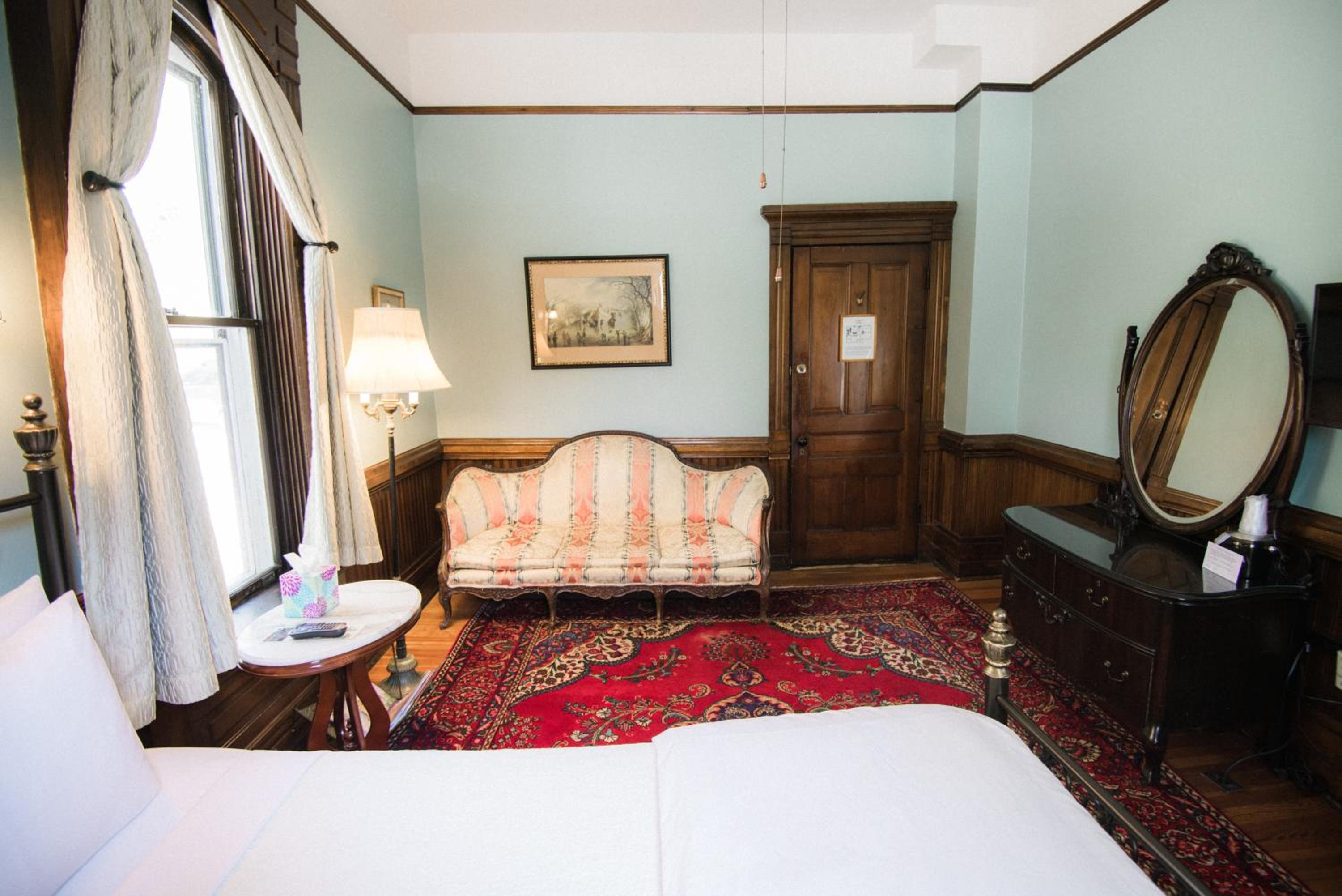 Cedar Crest Inn