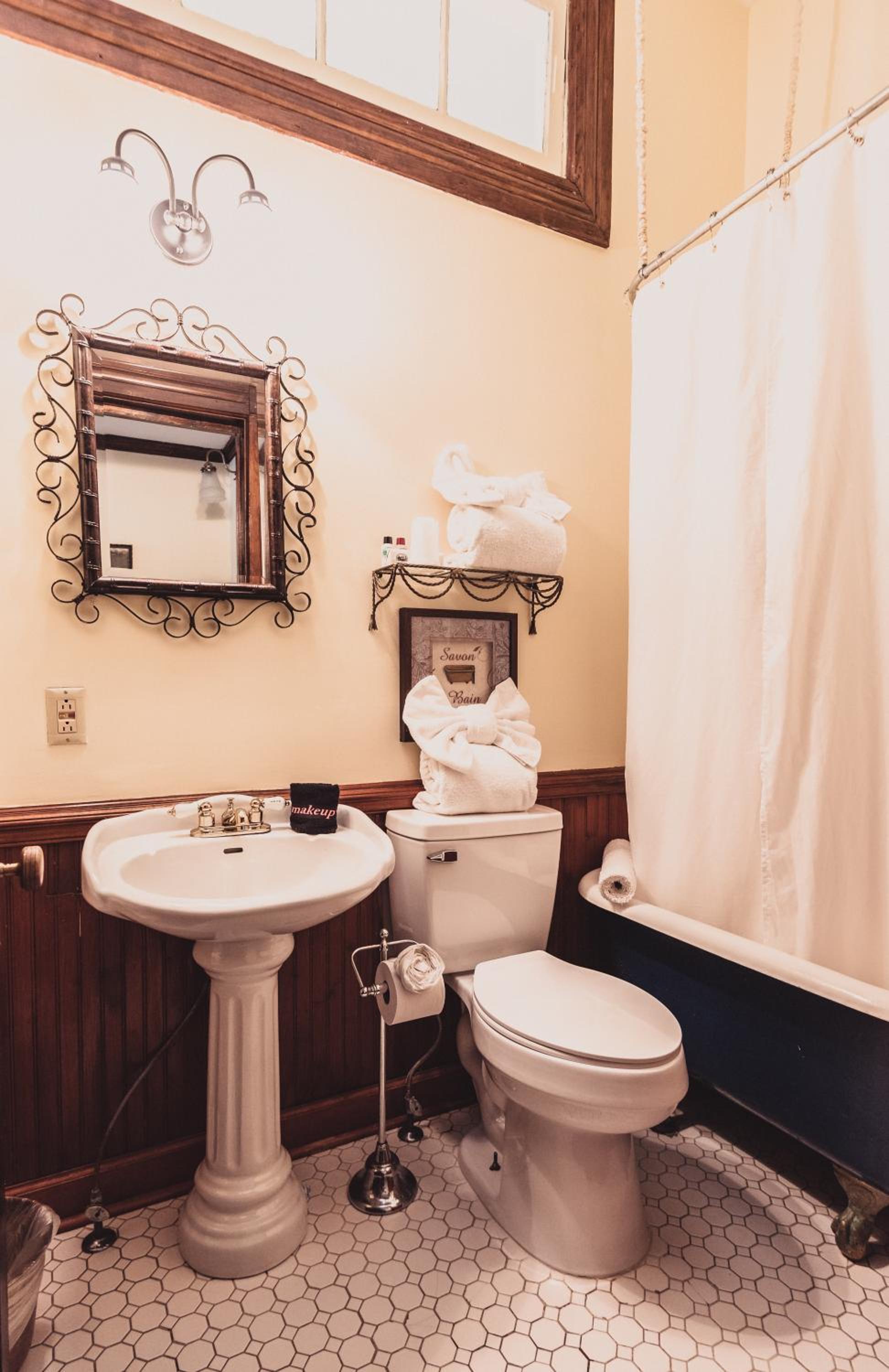 Cedar Crest Inn