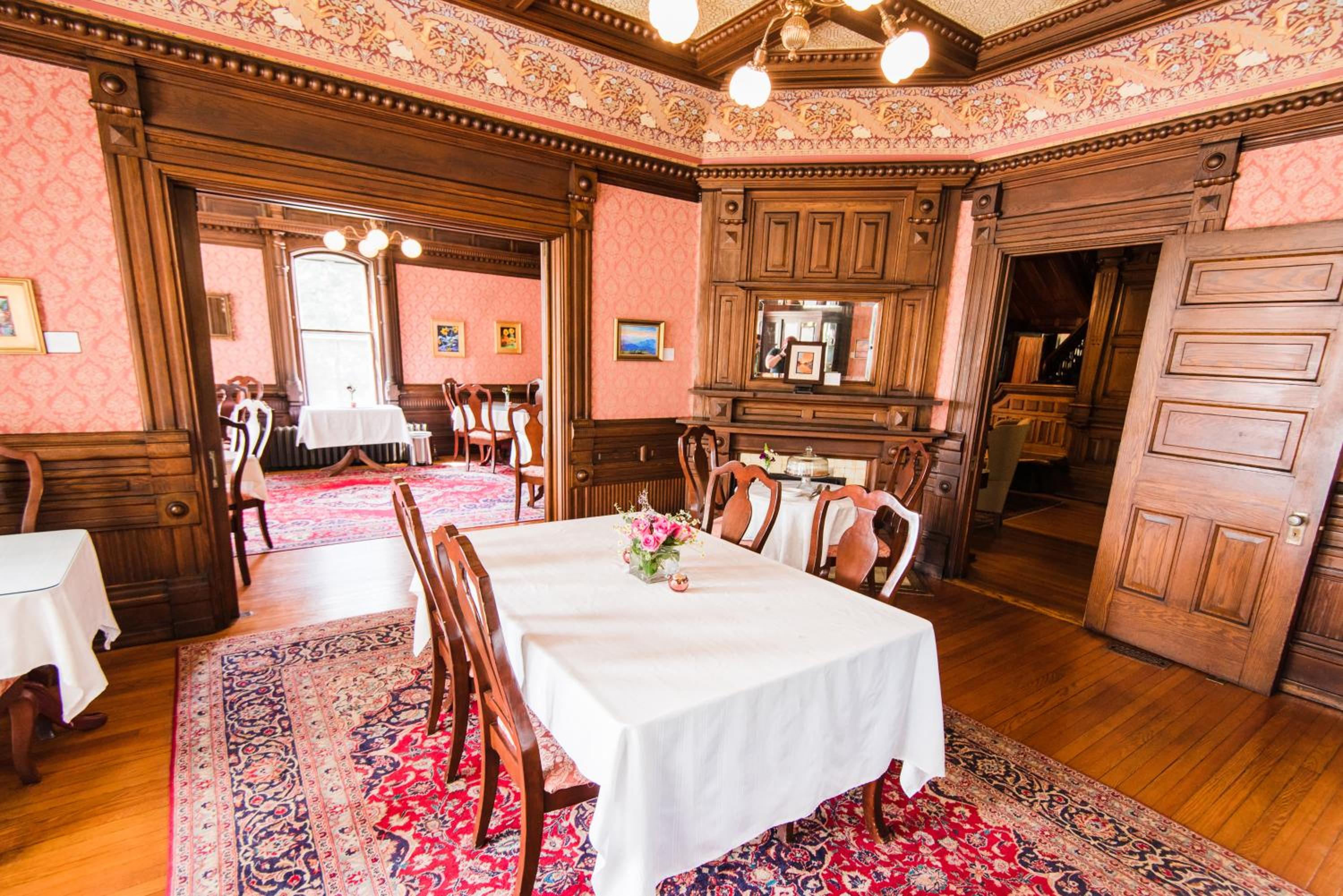 Cedar Crest Inn