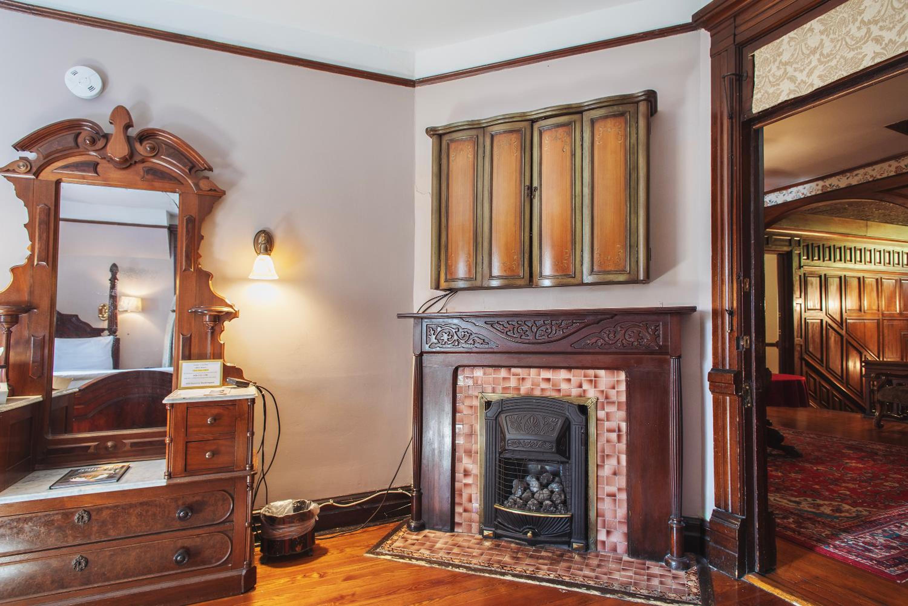 Cedar Crest Inn