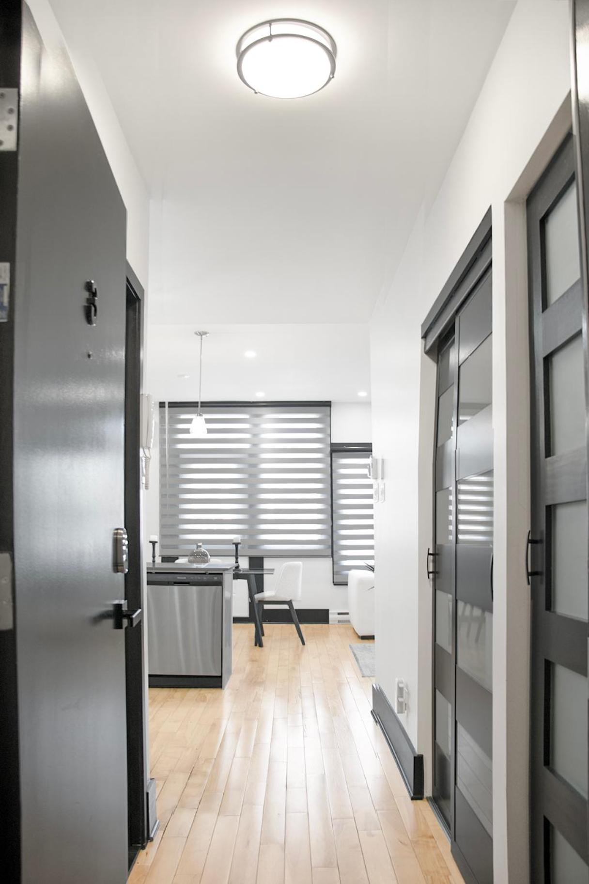 Chic 1-Bedroom Retreat in Montreal's Vibrant Plateau Mont-Royal Area - Apt 3