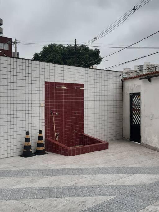 Ap Canto do Forte com Wi-Fi, TV e varanda