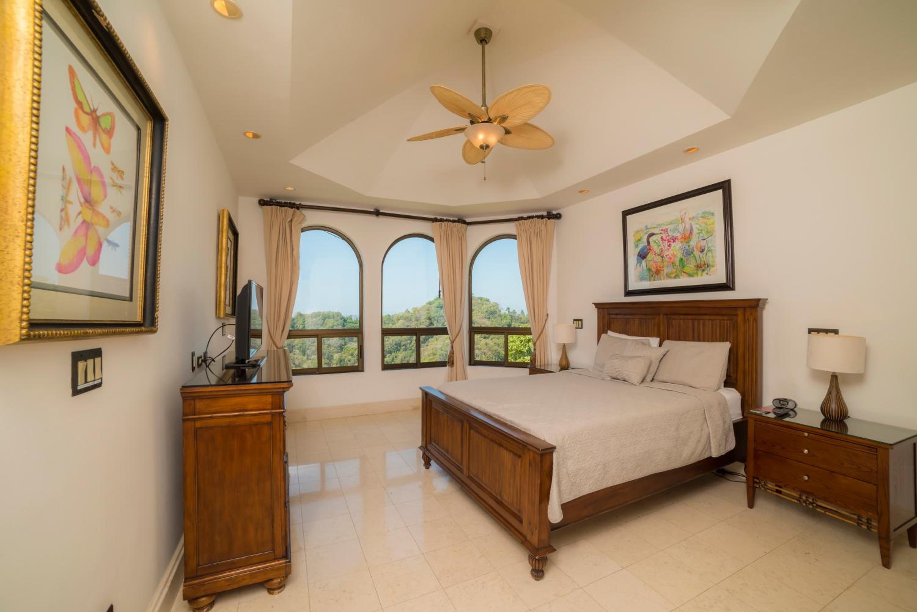 Puesta del Sol 5 bdrs ocean view in Los Suenos
