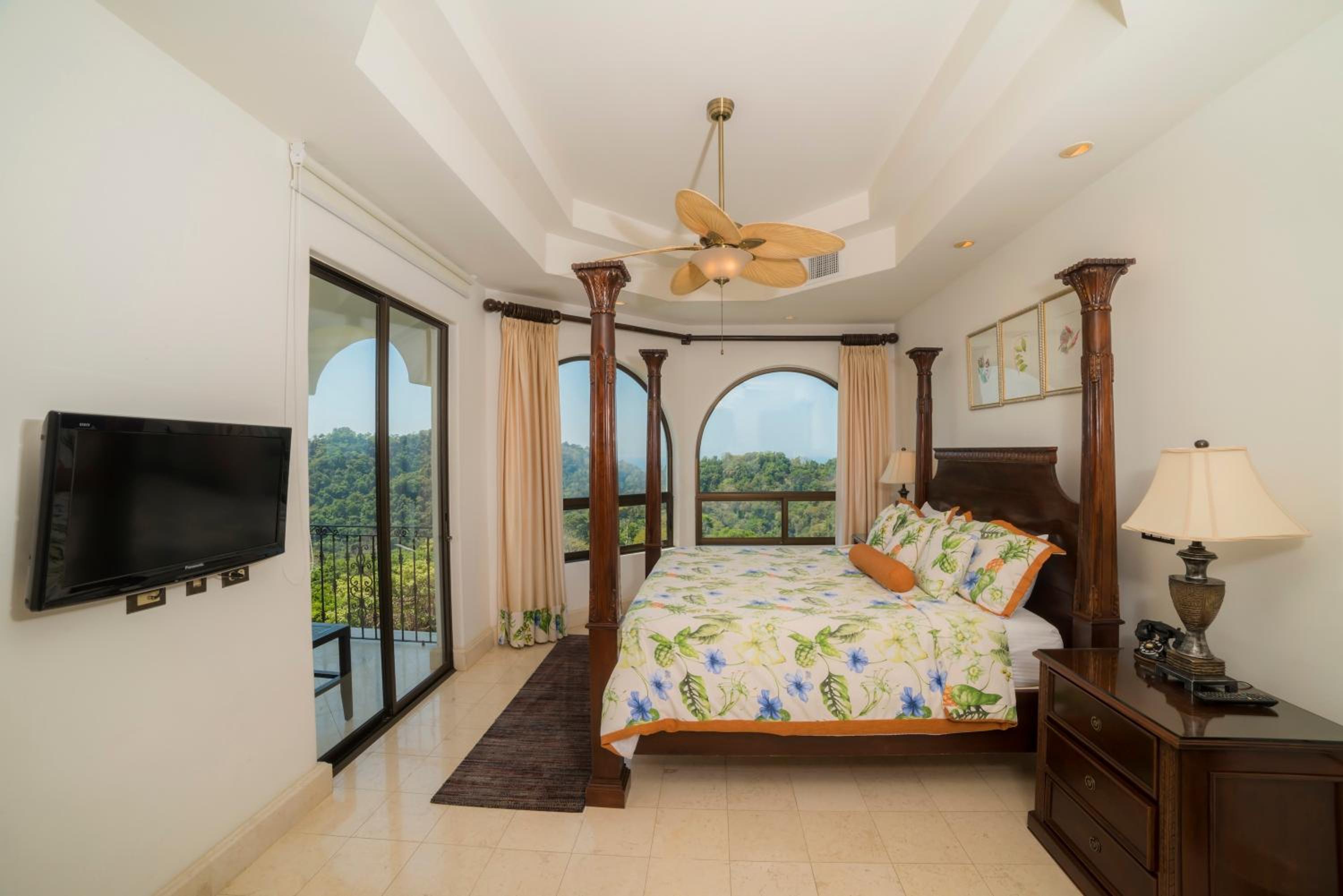 Puesta del Sol 5 bdrs ocean view in Los Suenos