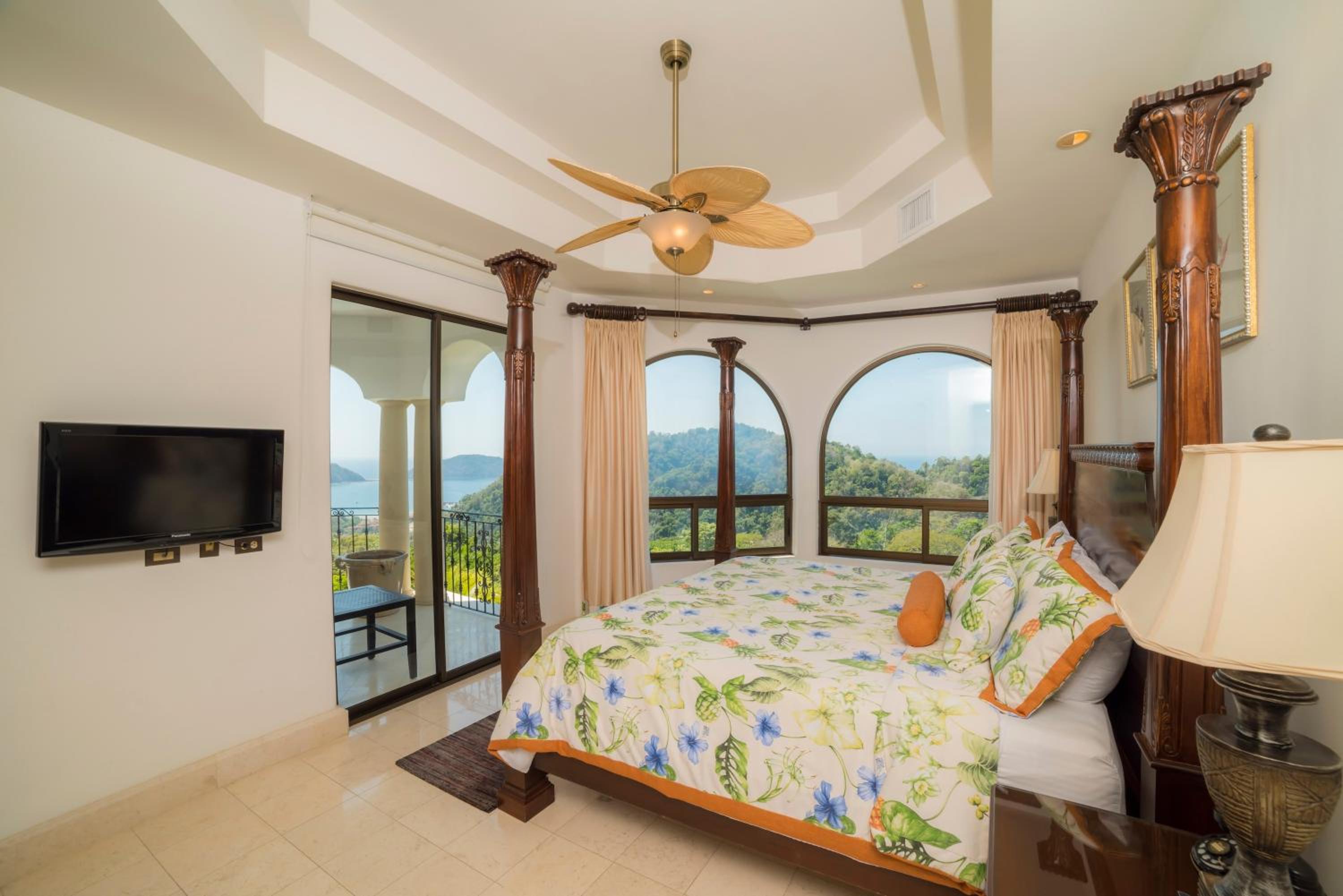 Puesta del Sol 5 bdrs ocean view in Los Suenos
