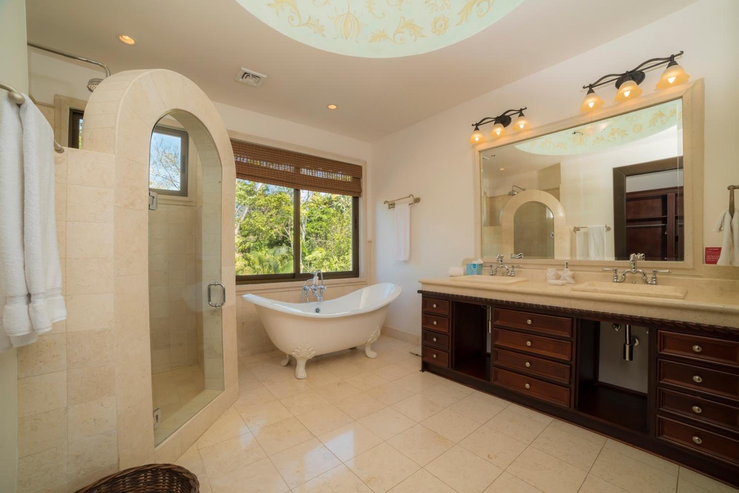 Puesta del Sol 5 bdrs ocean view in Los Suenos